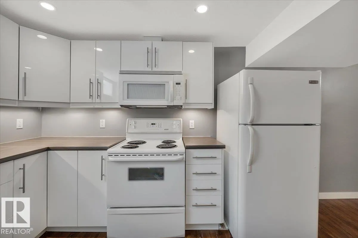 19 LAMOUREUX Place