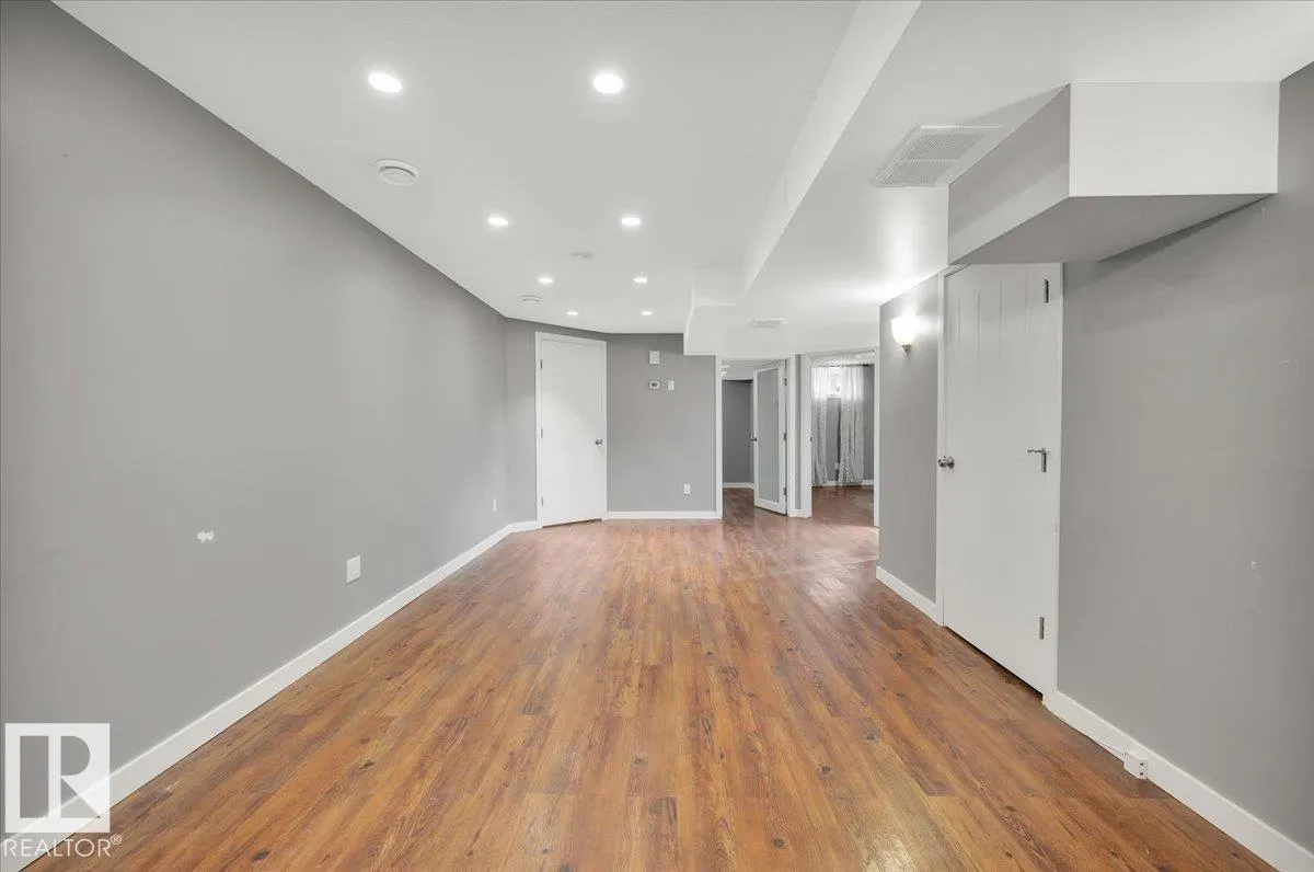 19 LAMOUREUX Place