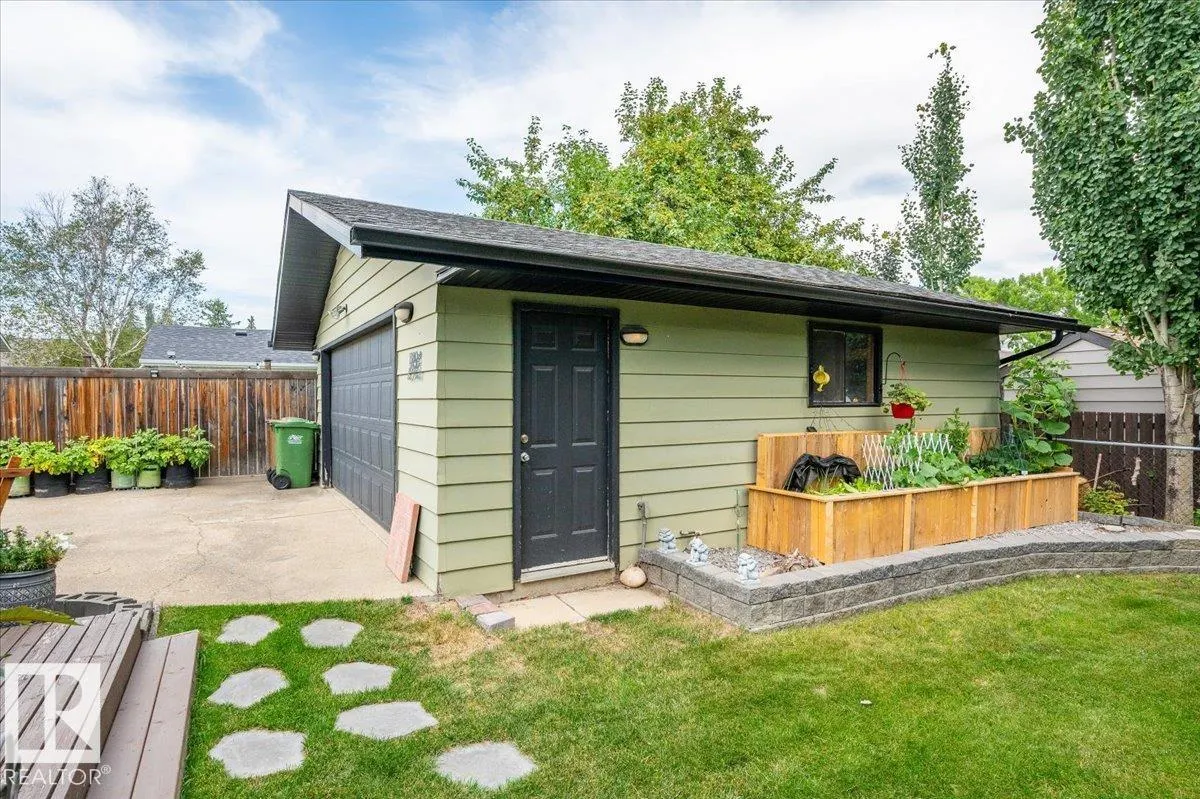 19 LAMOUREUX Place