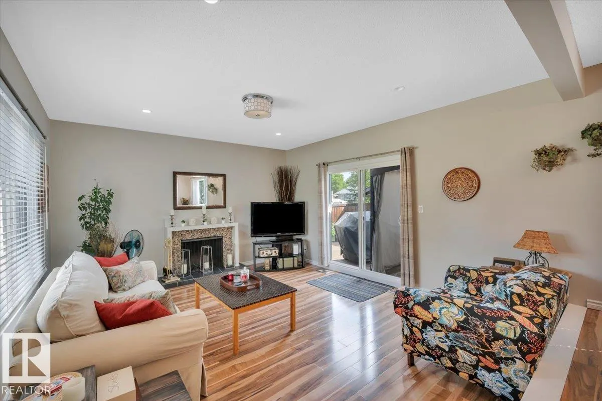 19 LAMOUREUX Place