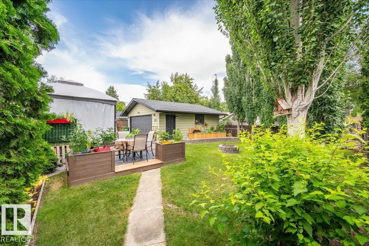 19 LAMOUREUX Place