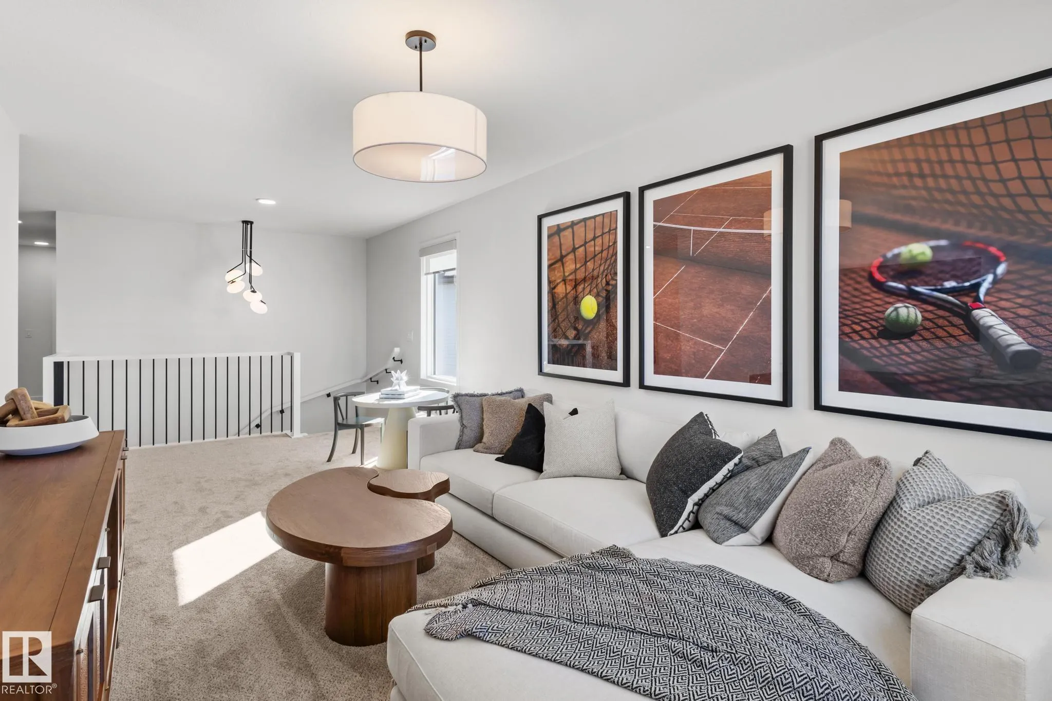 2130 MUCKLEPLUM Crescent
