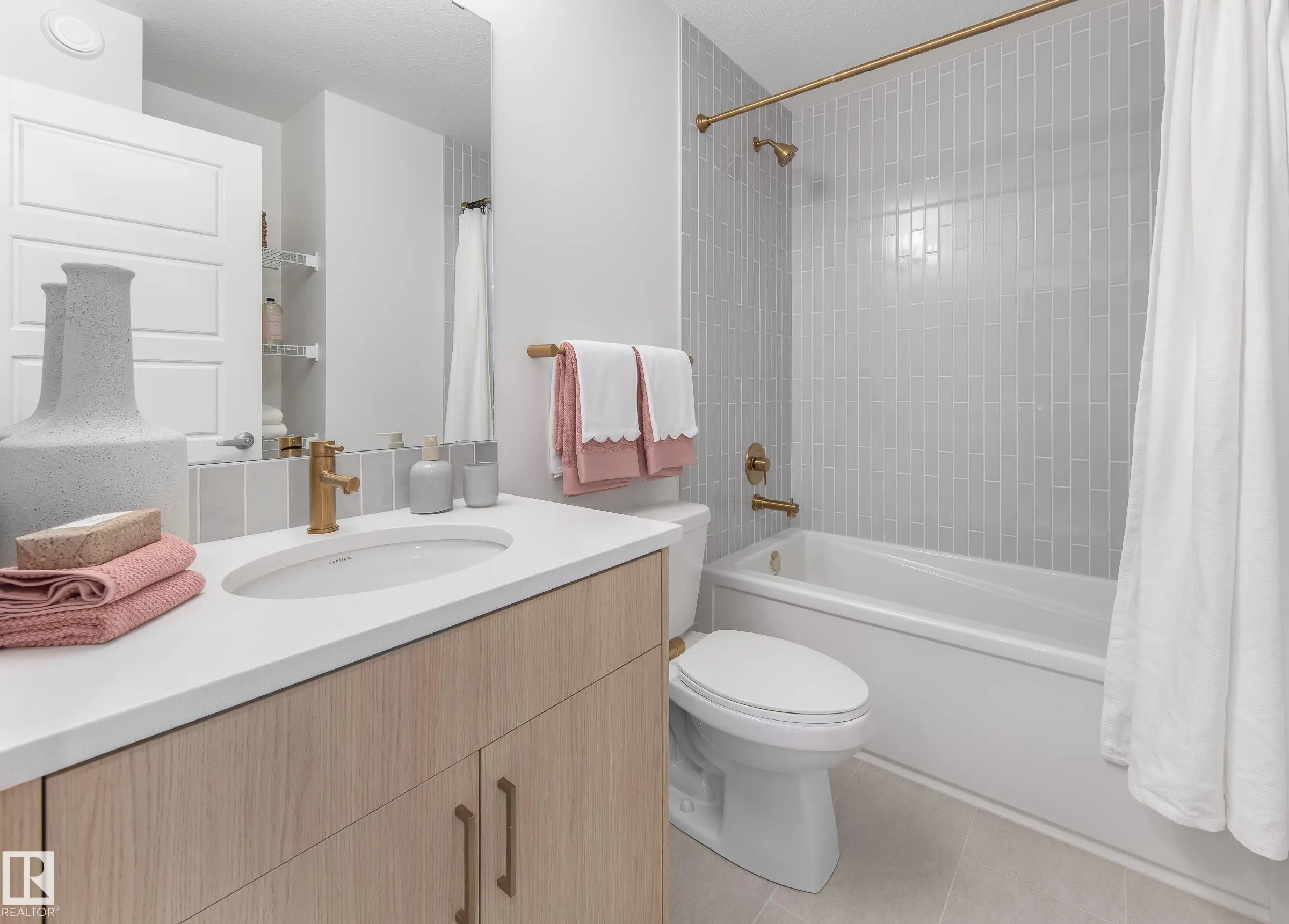 2222 MUCKLEPLUM Crescent