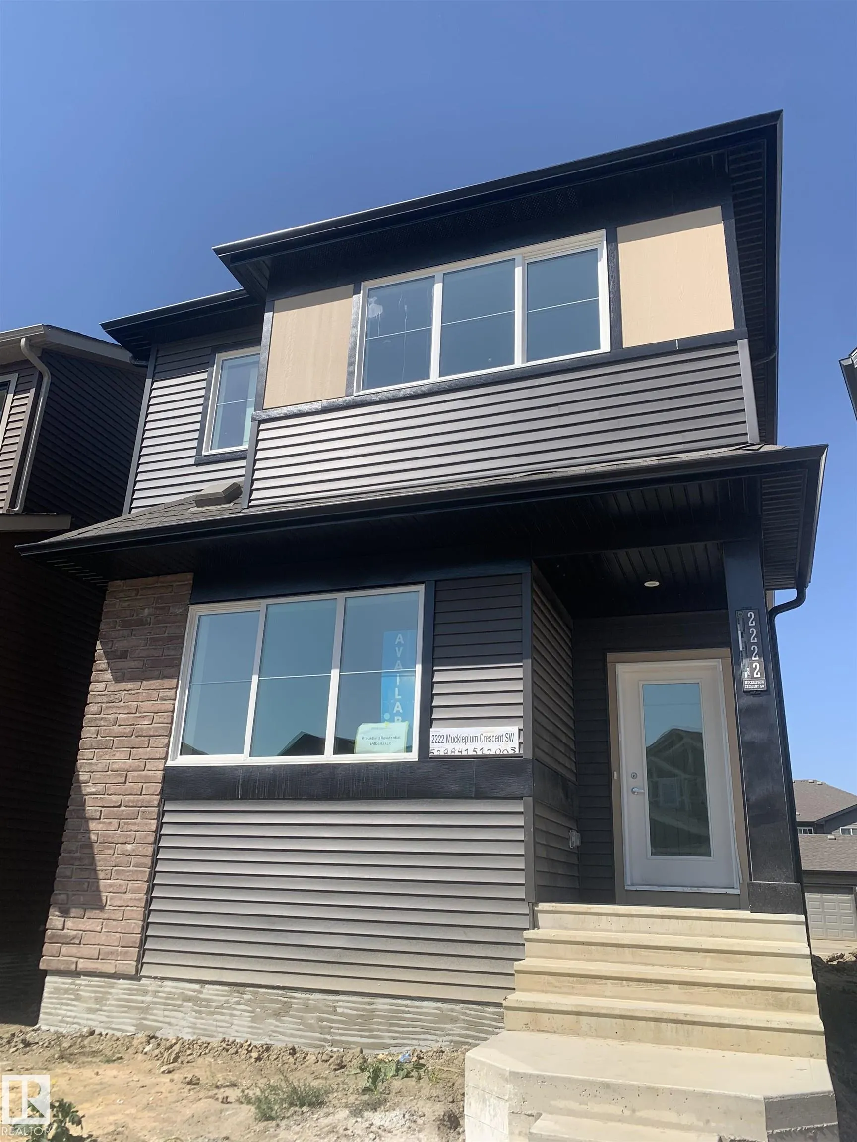 2222 MUCKLEPLUM Crescent