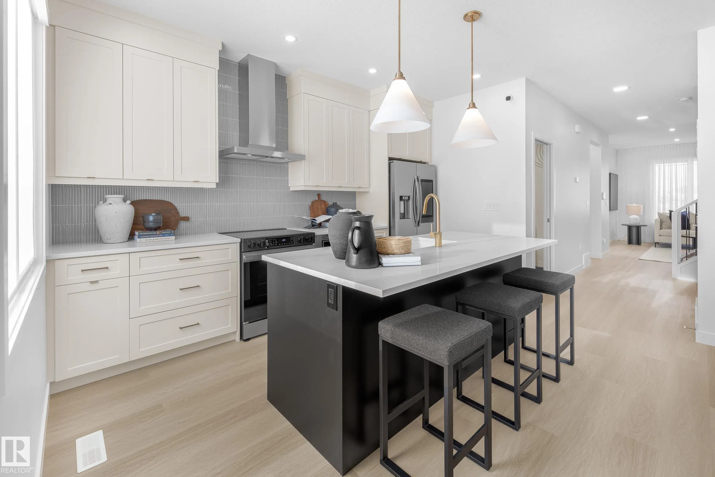 2222 MUCKLEPLUM Crescent