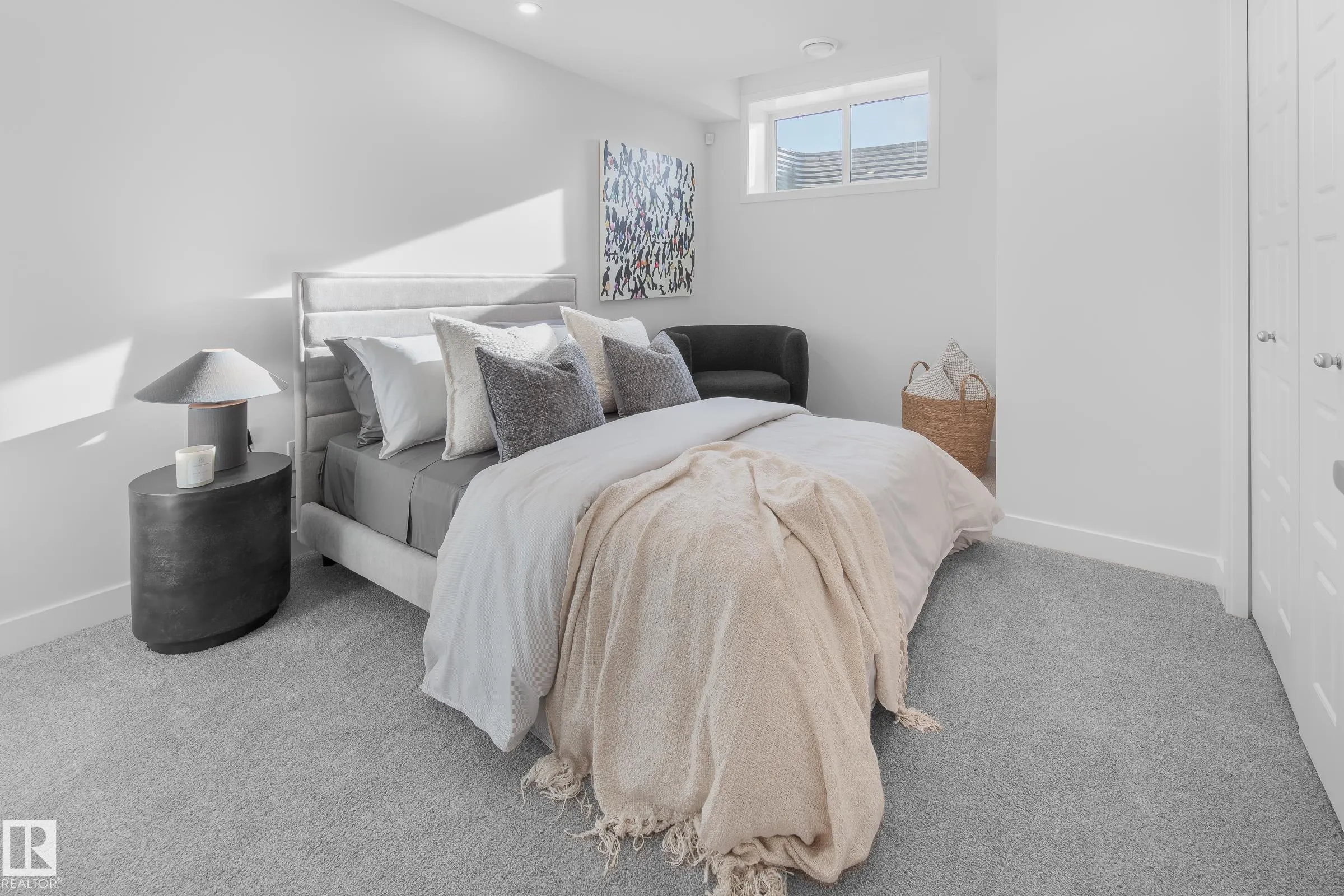 2222 MUCKLEPLUM Crescent