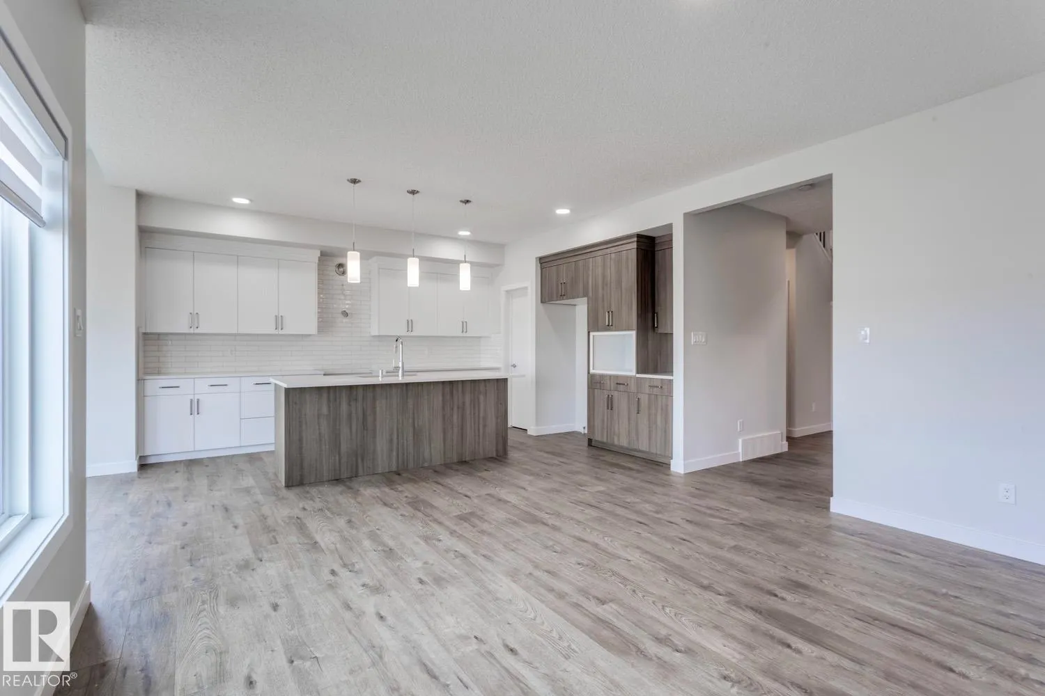 19011 20 Avenue