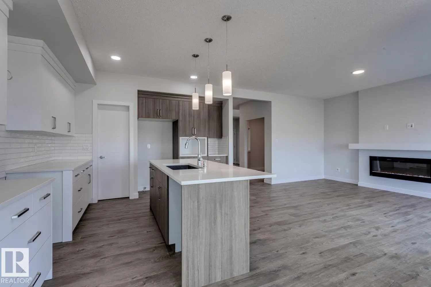 19011 20 Avenue