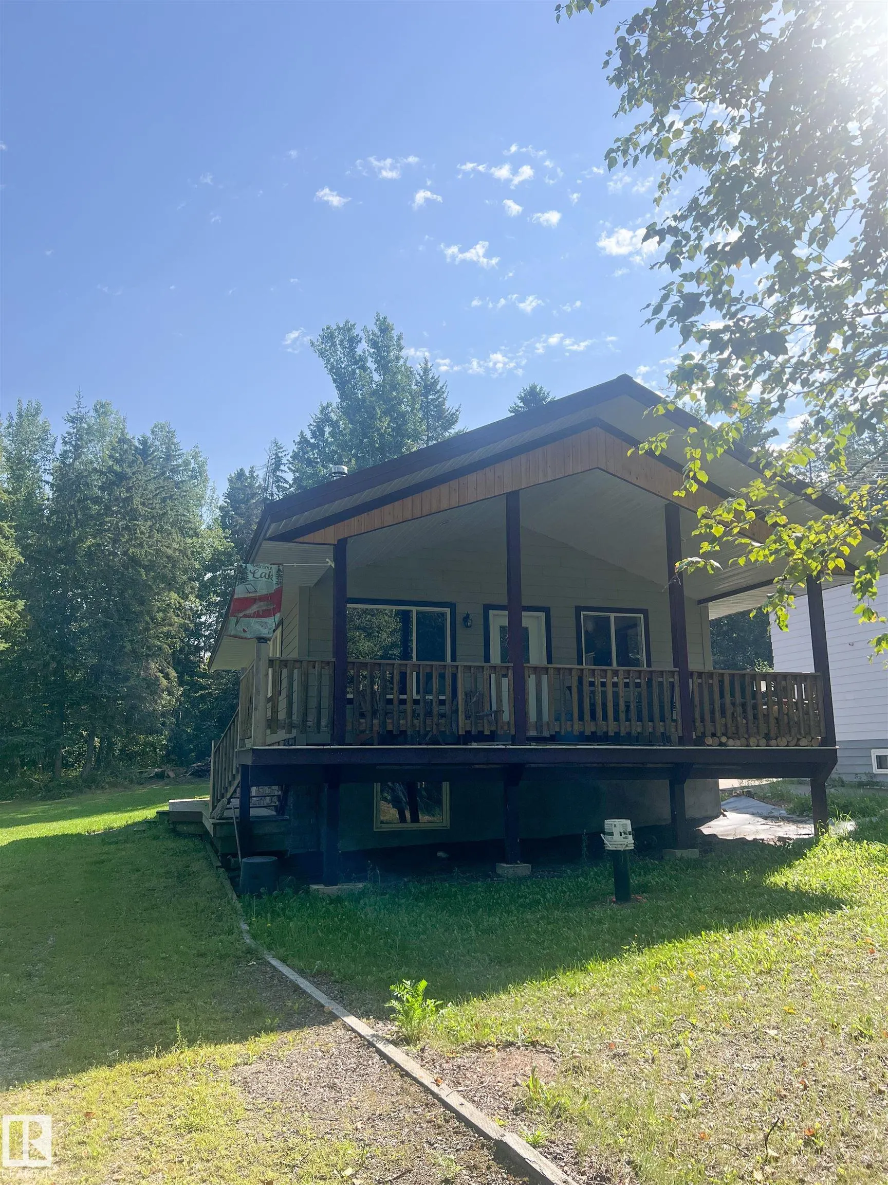 20 PINE Crescent