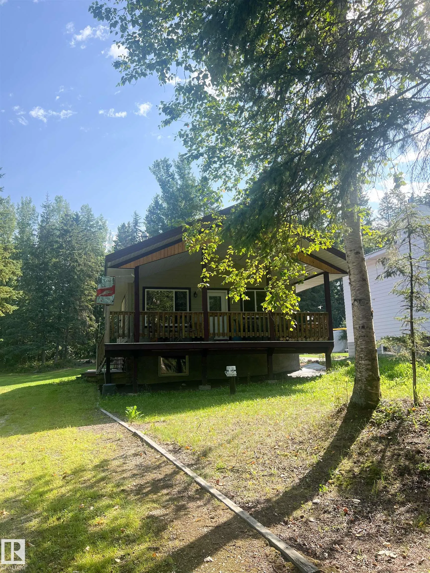 20 PINE Crescent