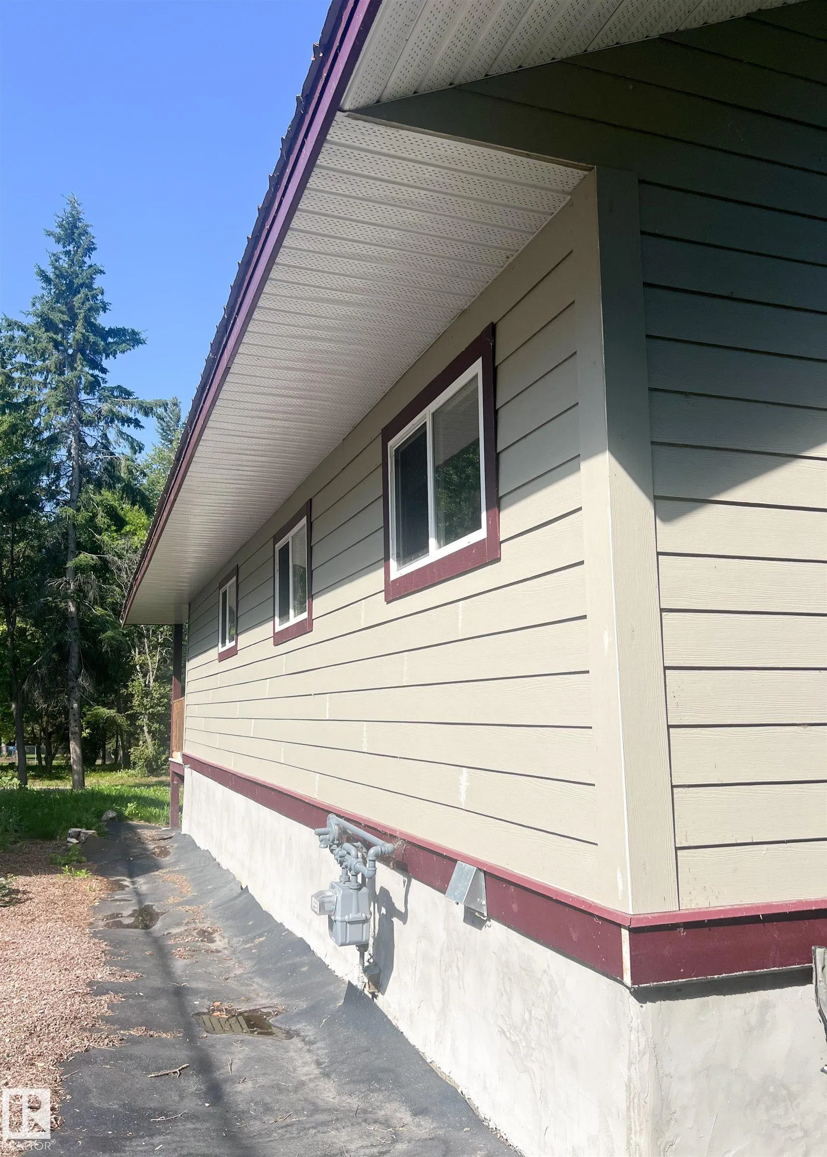 20 PINE Crescent