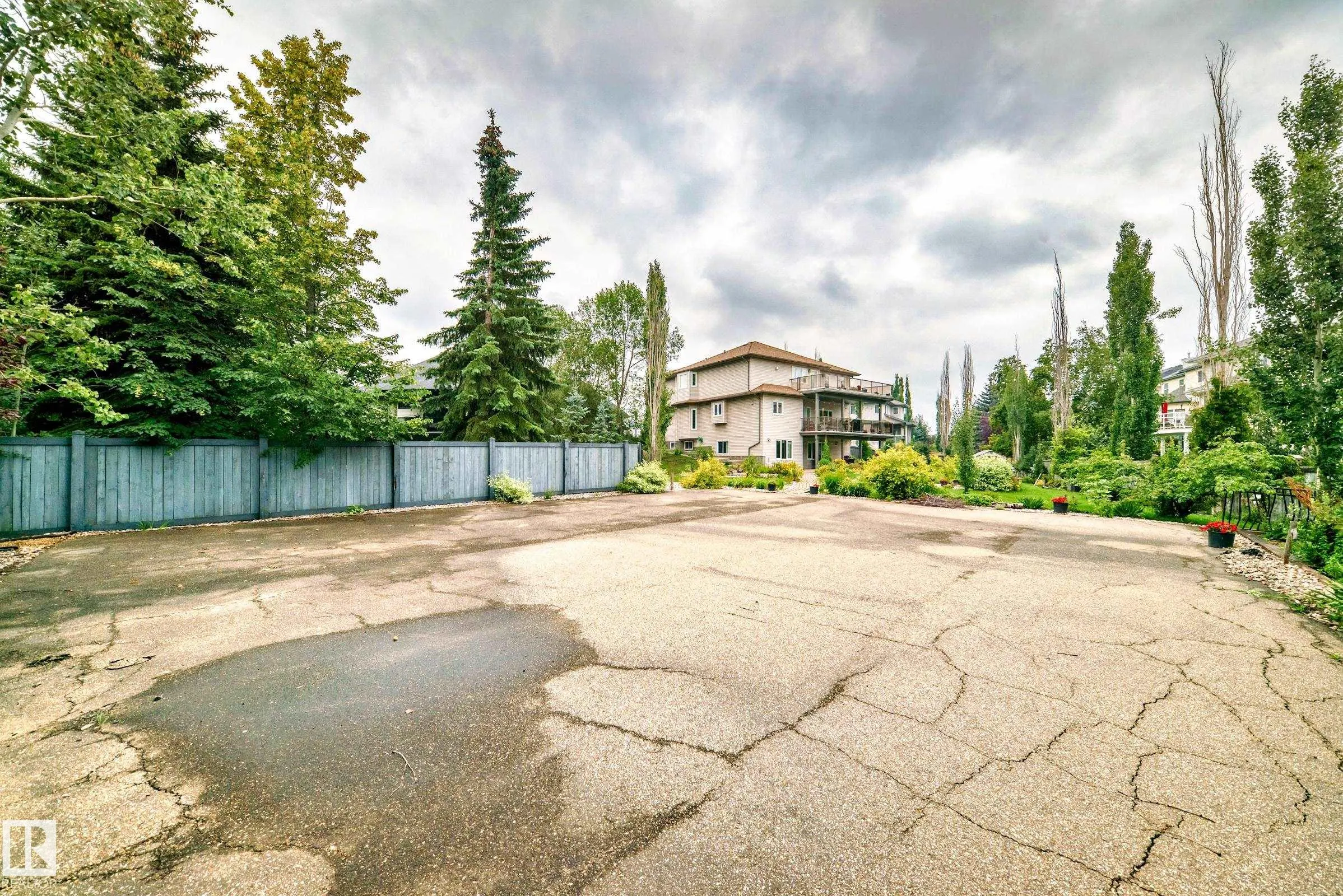 1436 BISHOP Point(e)