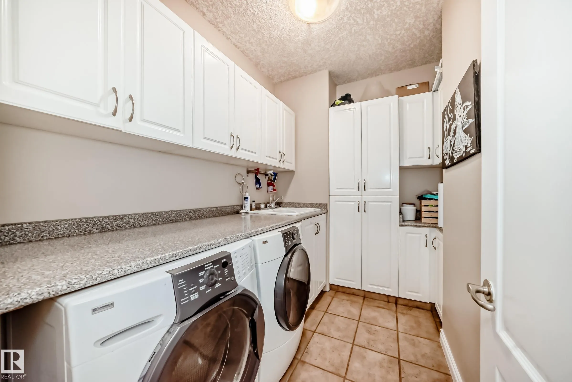 1436 BISHOP Point(e)