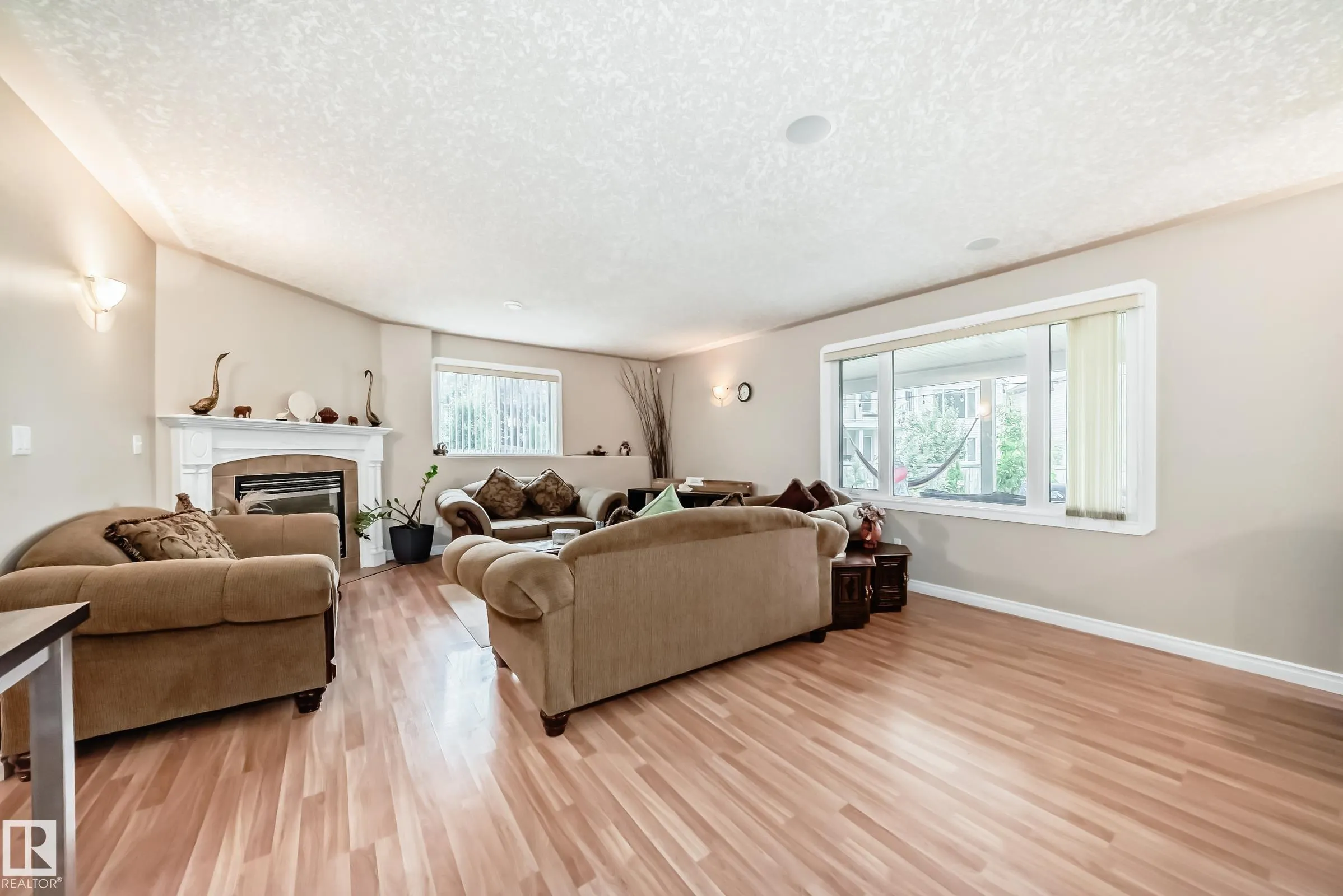 1436 BISHOP Point(e)