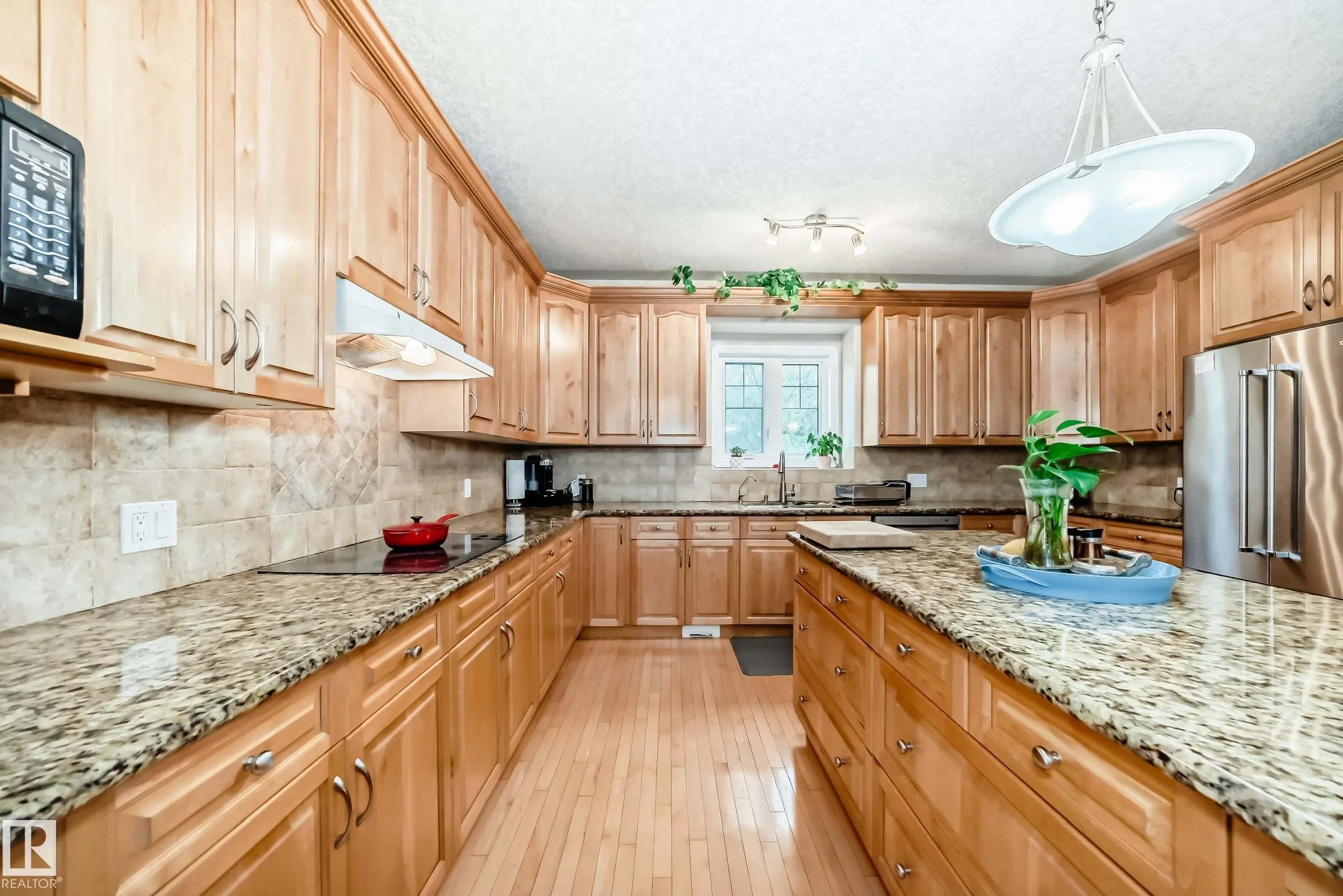 1436 BISHOP Point(e)