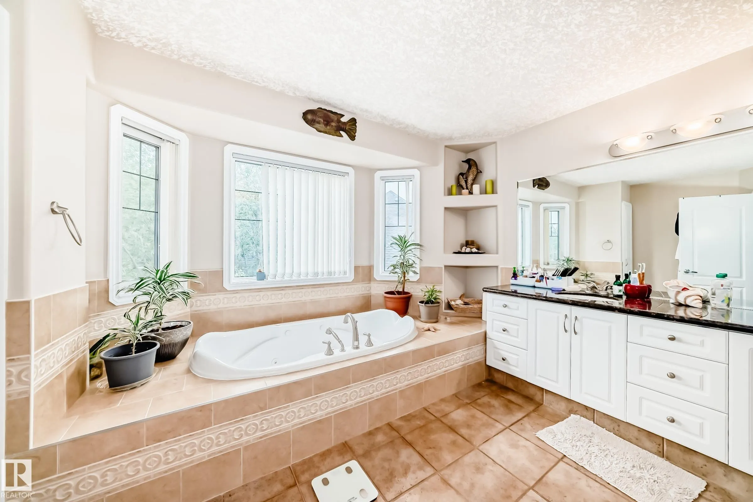 1436 BISHOP Point(e)