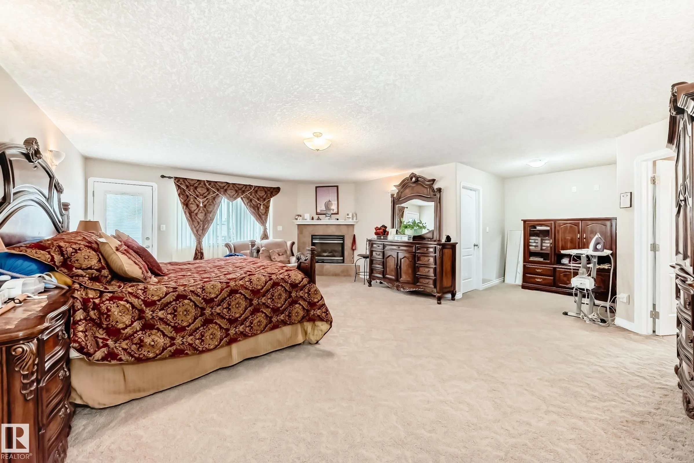 1436 BISHOP Point(e)