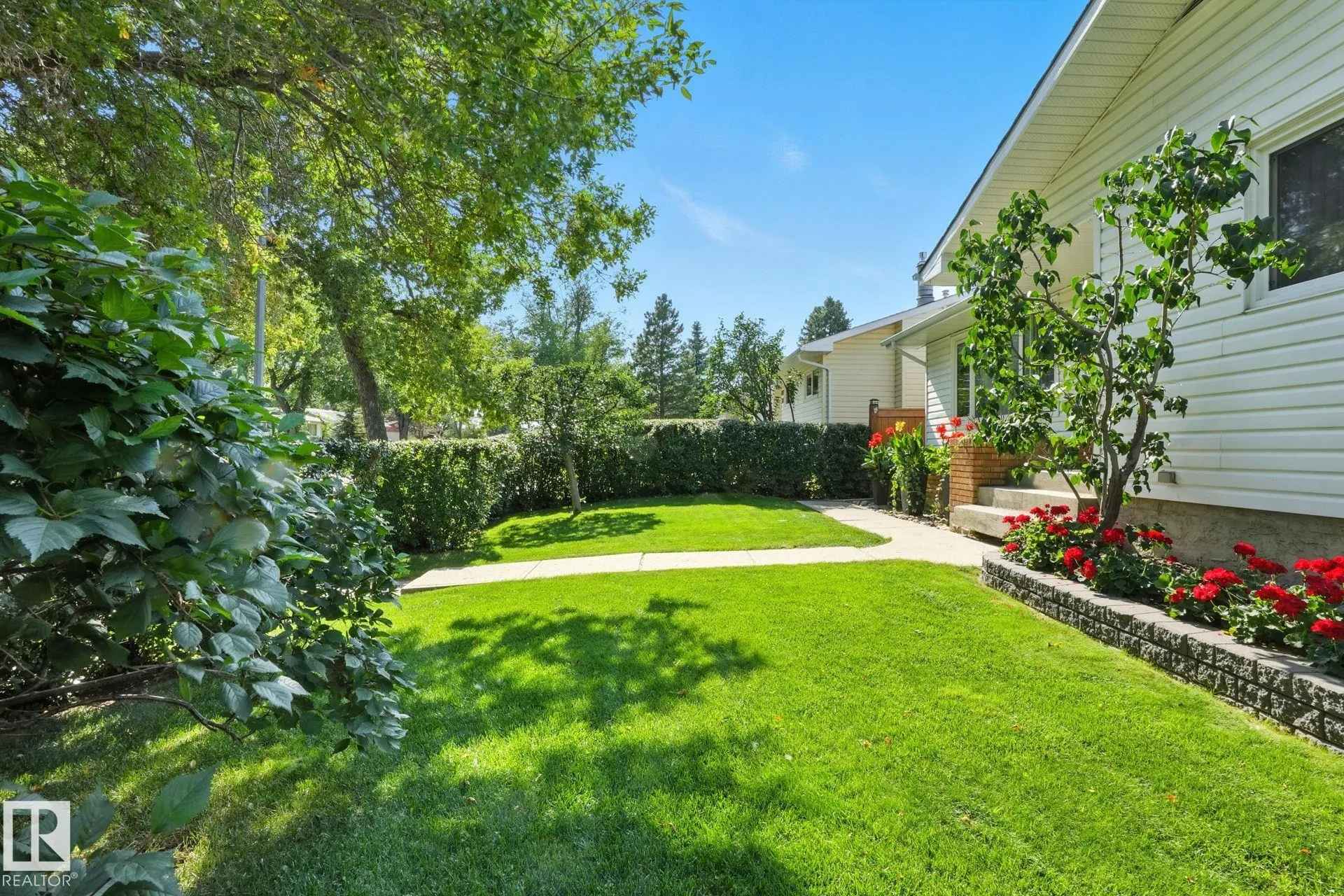 8814 160 Street