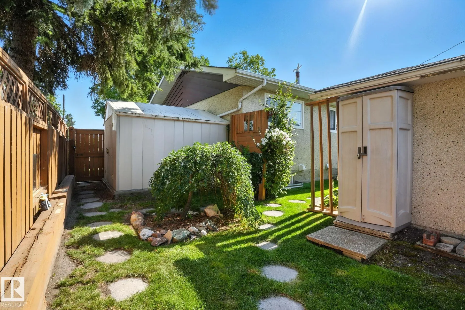 8814 160 Street