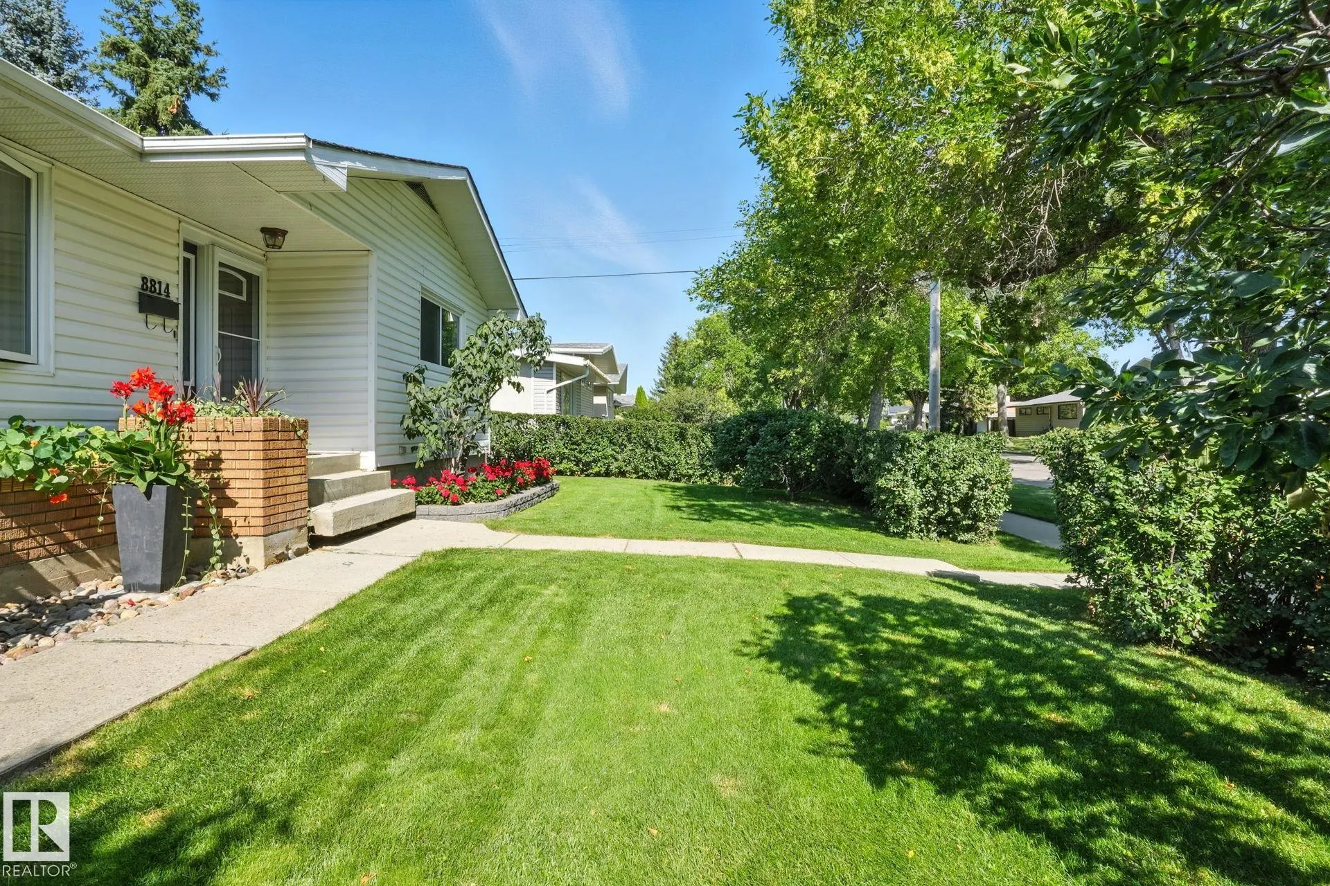 8814 160 Street