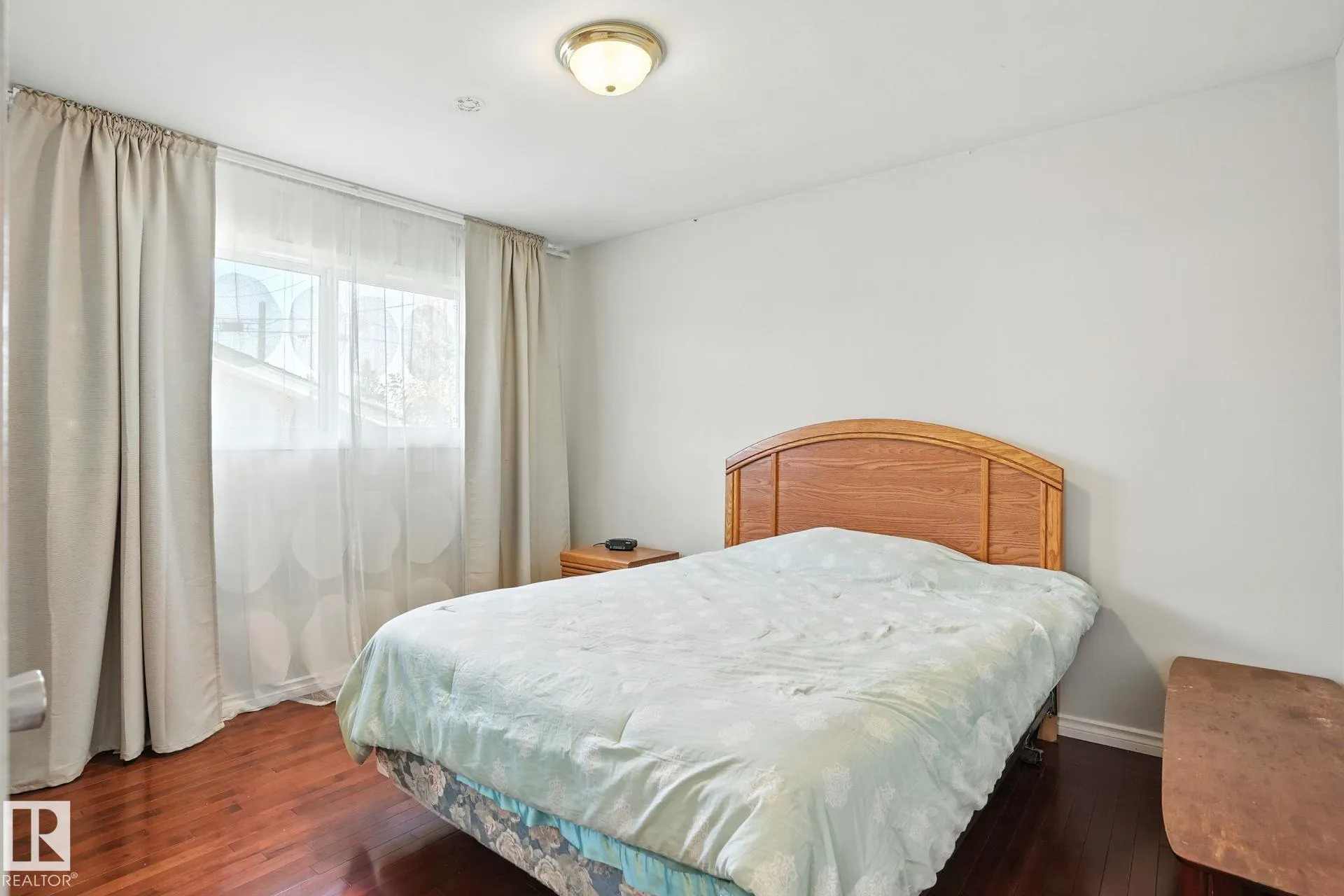 8814 160 Street
