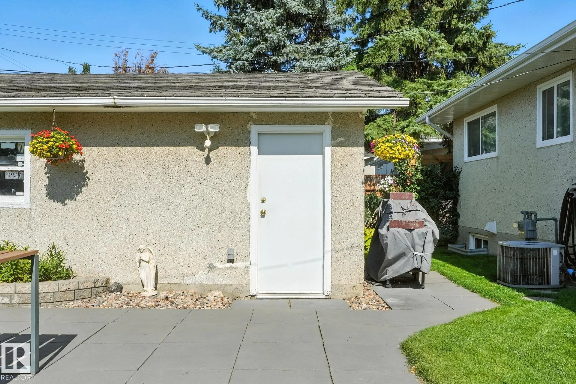 8814 160 Street