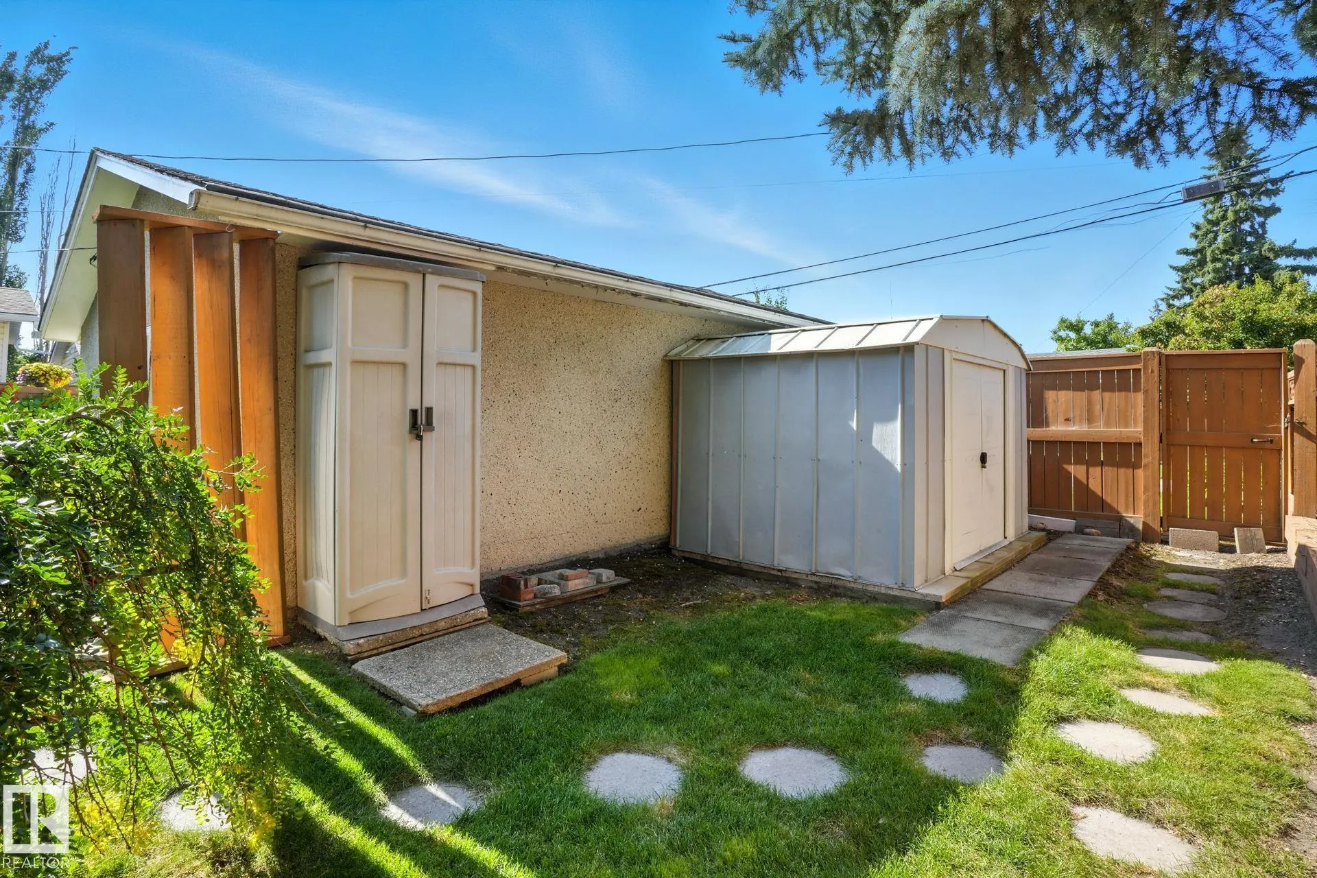 8814 160 Street