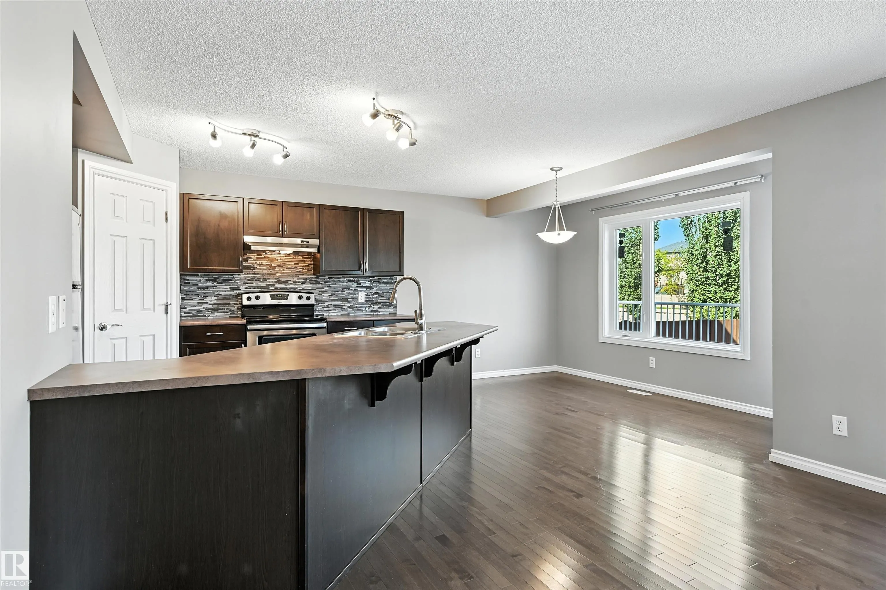 1785 HAMMOND Crescent
