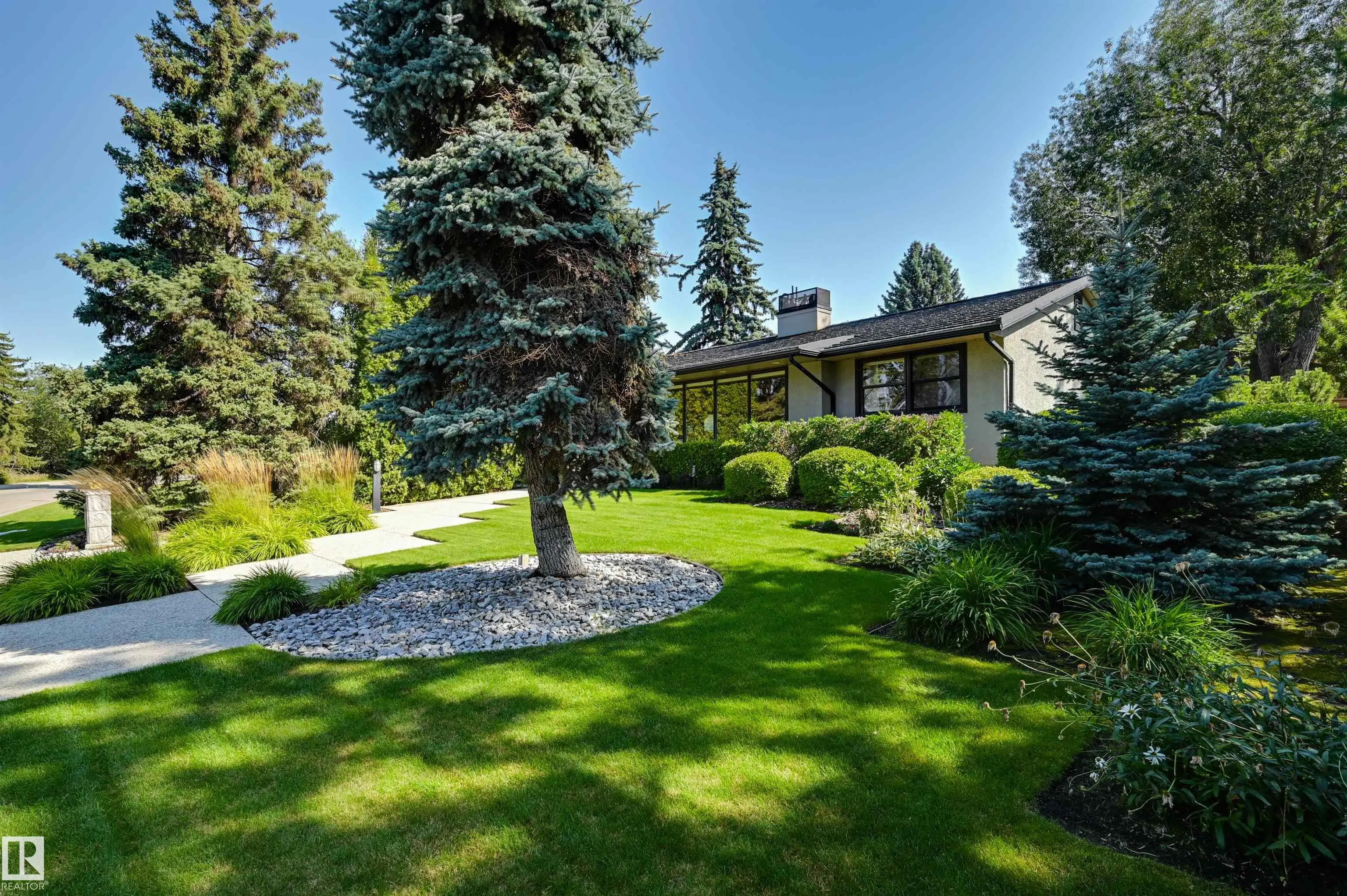 8907 SASKATCHEWAN Drive