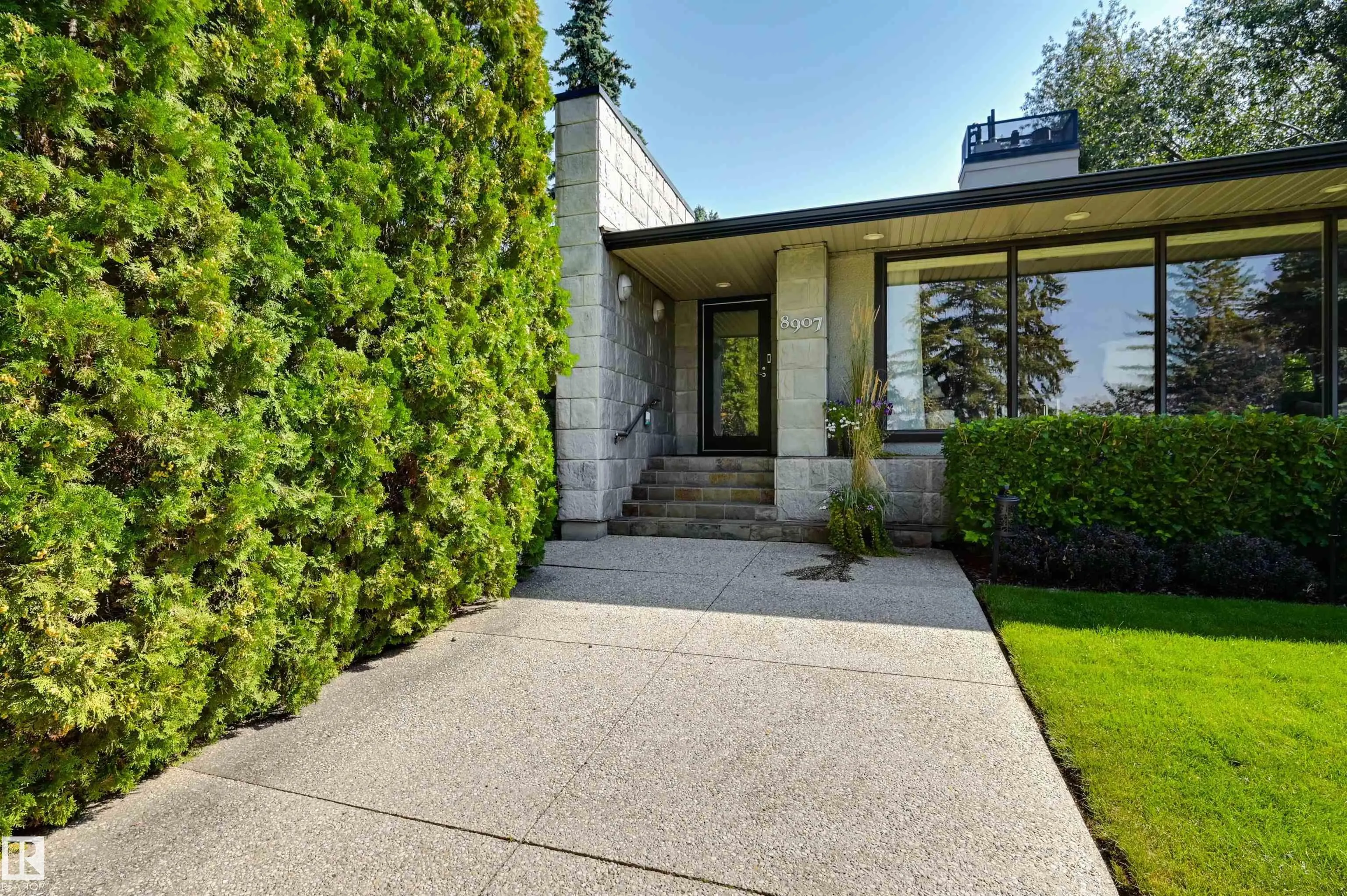 8907 SASKATCHEWAN Drive