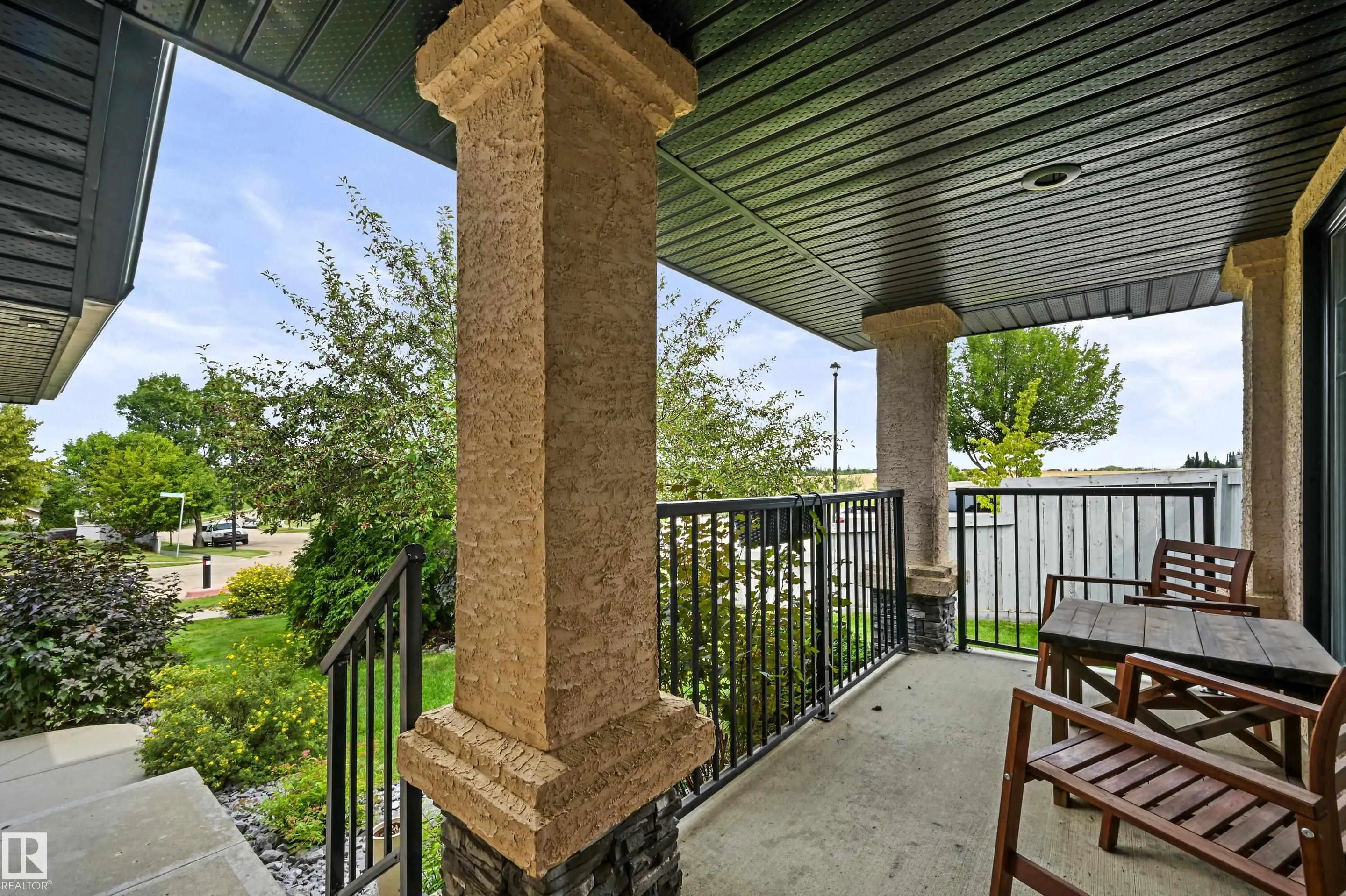 2 KINGSDALE Crescent