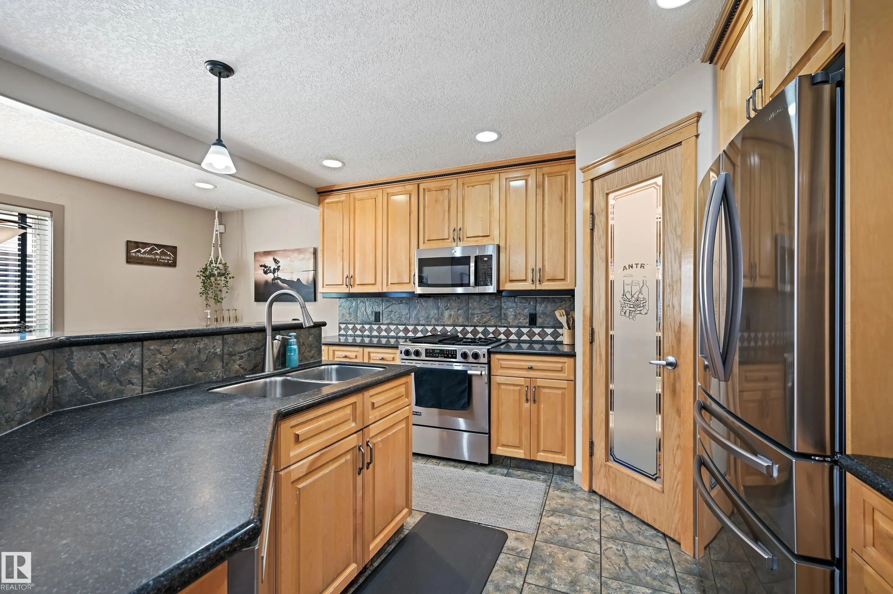 2 KINGSDALE Crescent