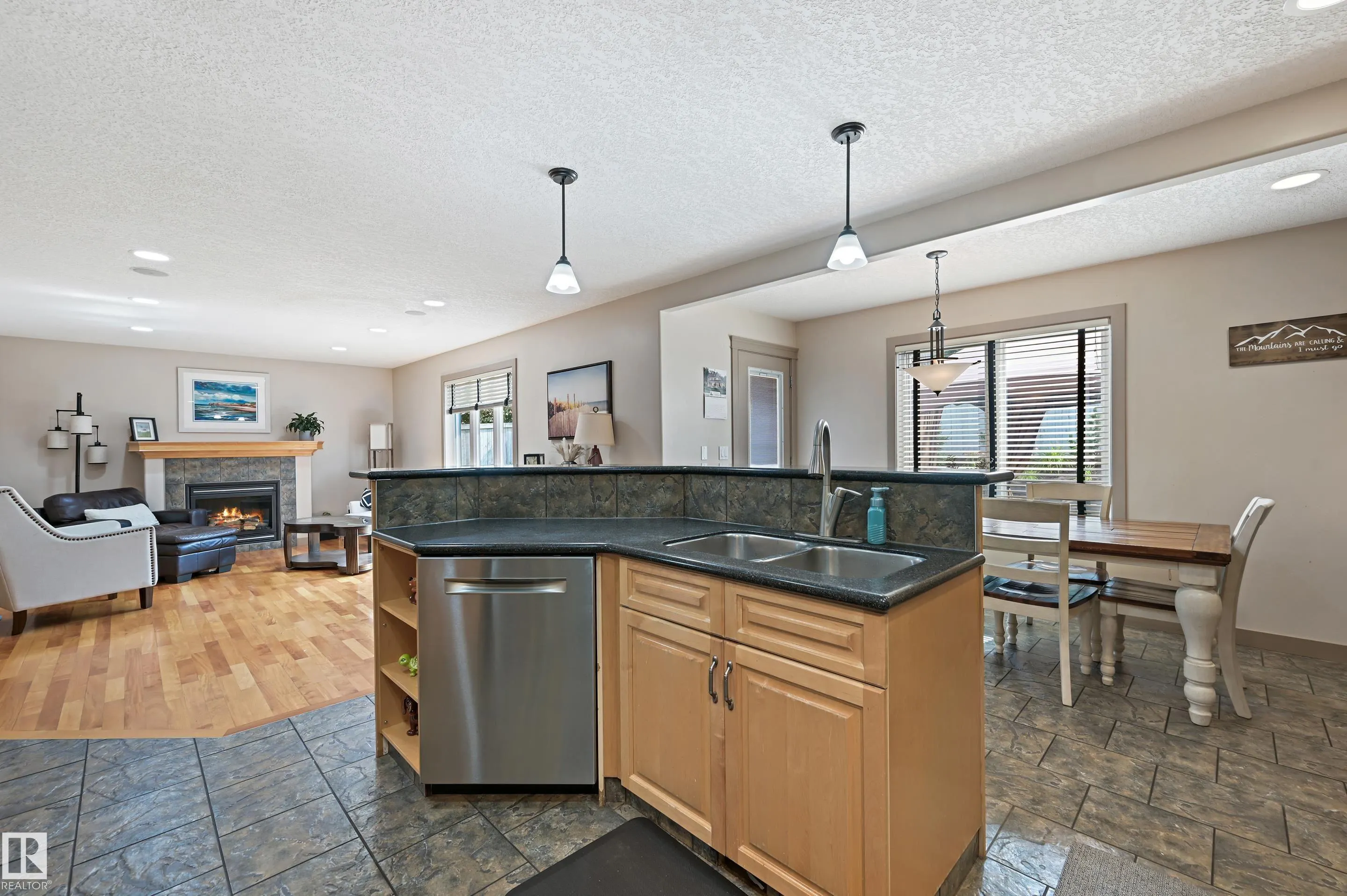2 KINGSDALE Crescent
