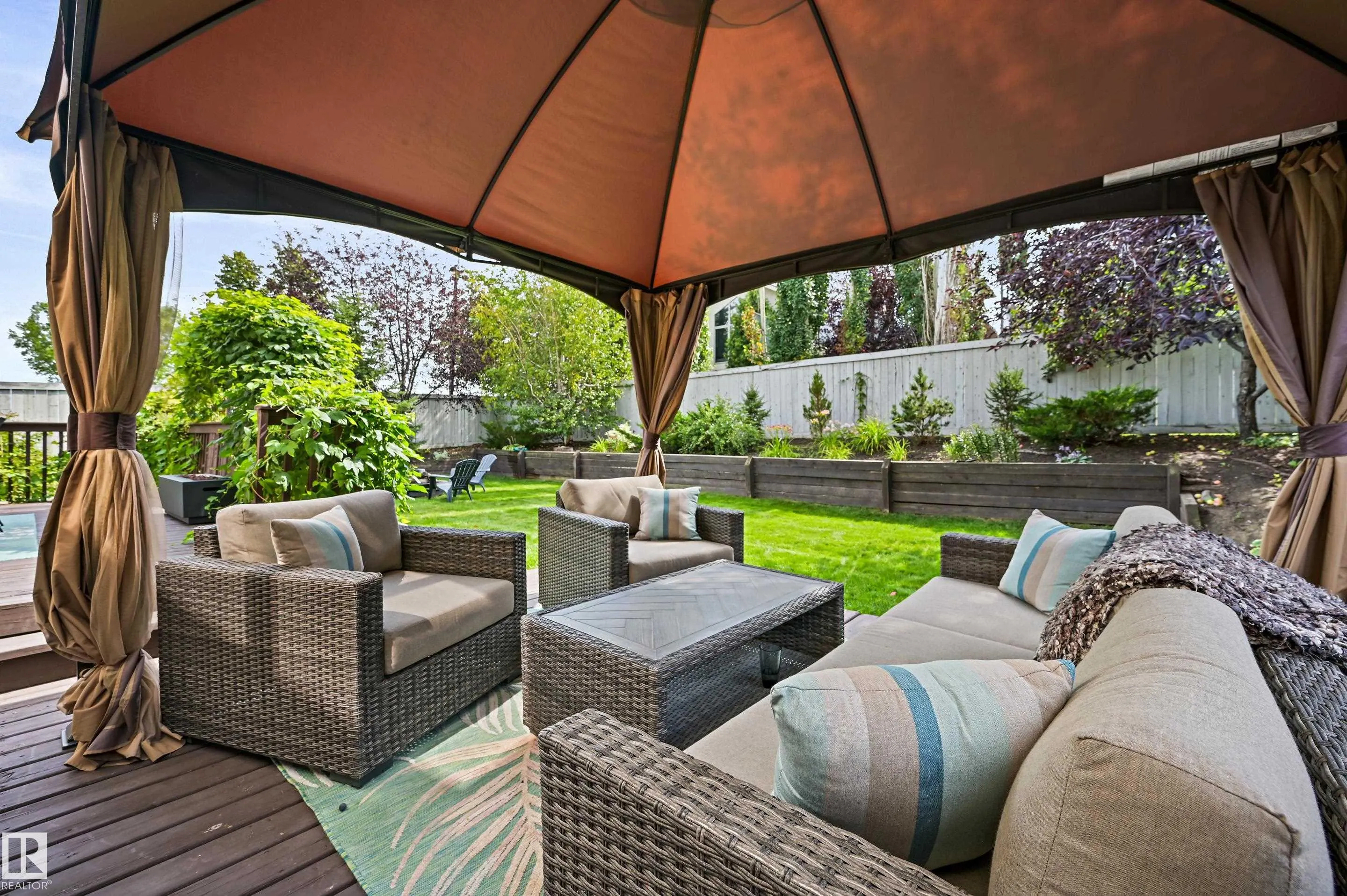 2 KINGSDALE Crescent