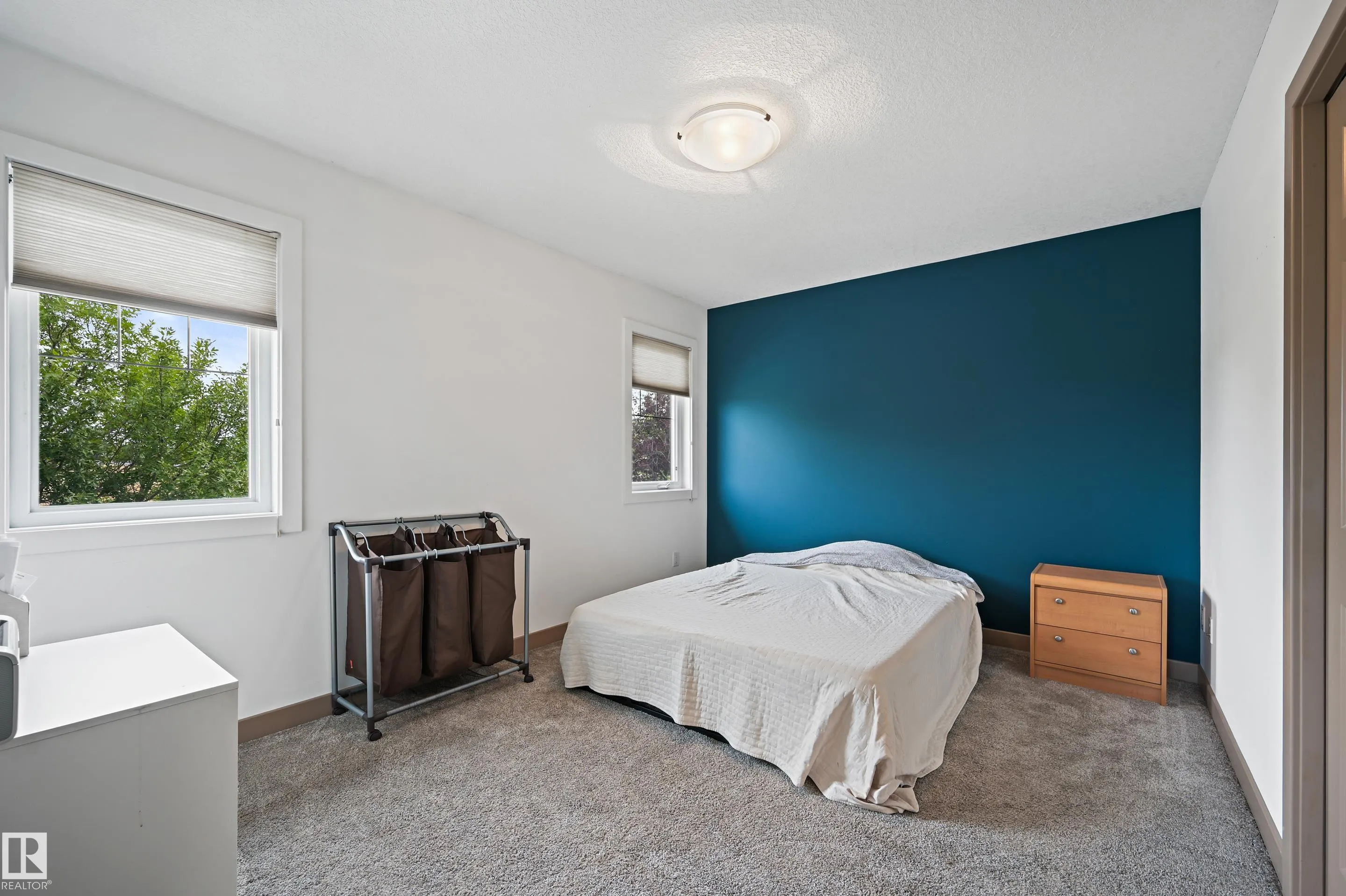 2 KINGSDALE Crescent