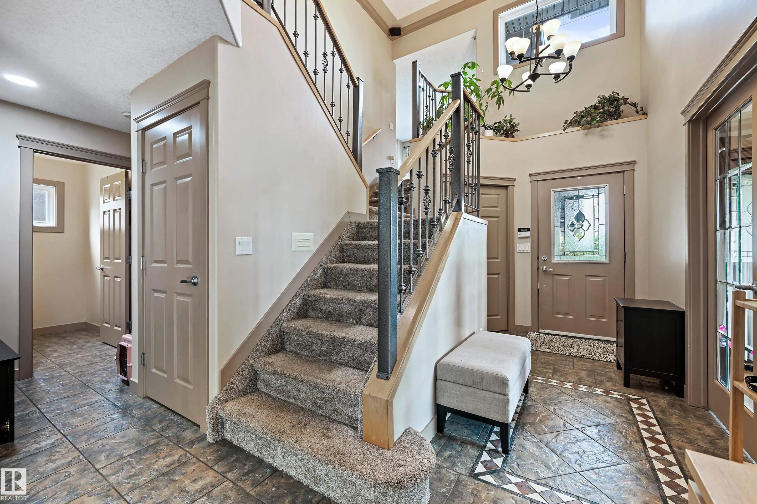 2 KINGSDALE Crescent