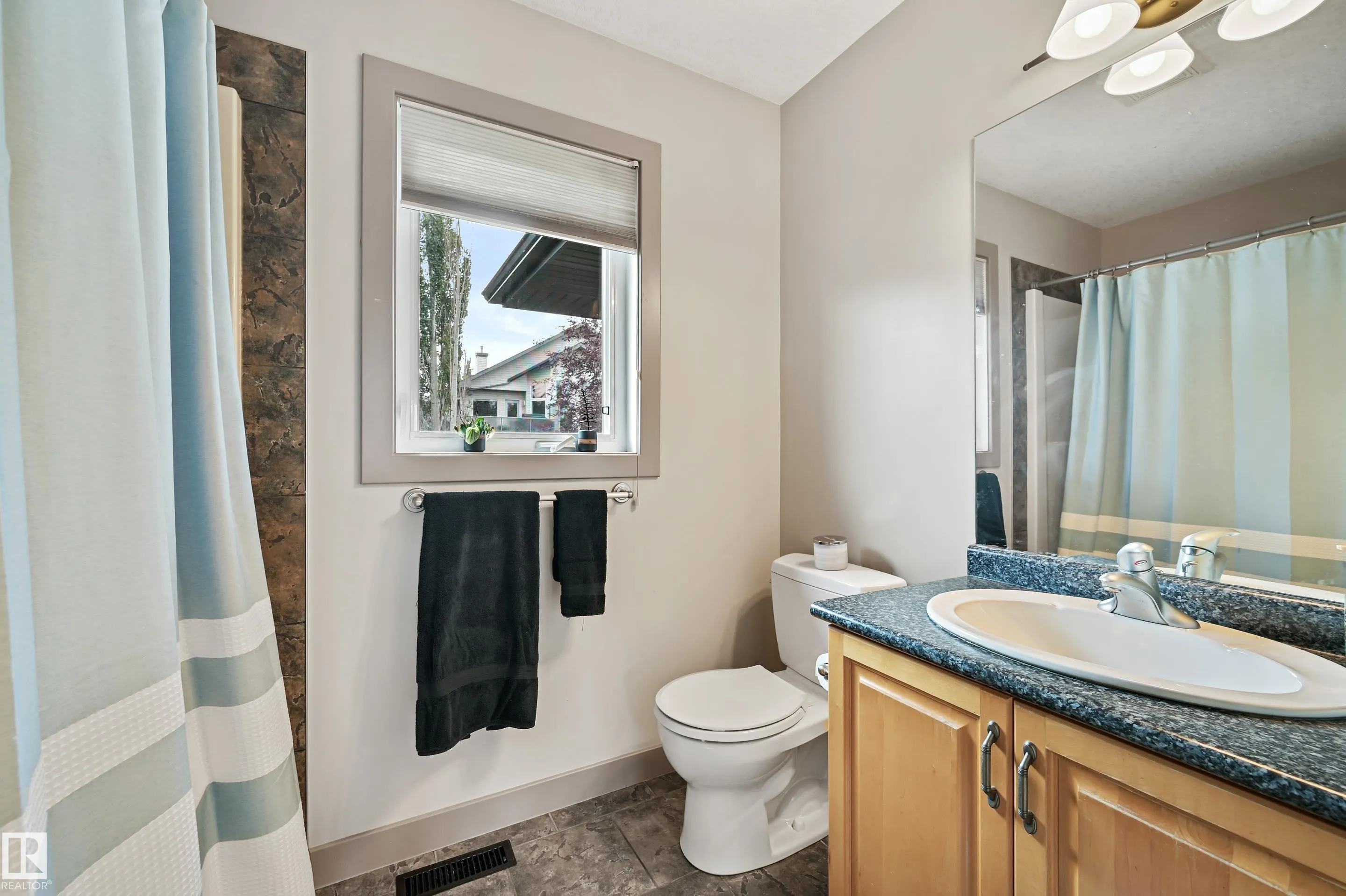 2 KINGSDALE Crescent