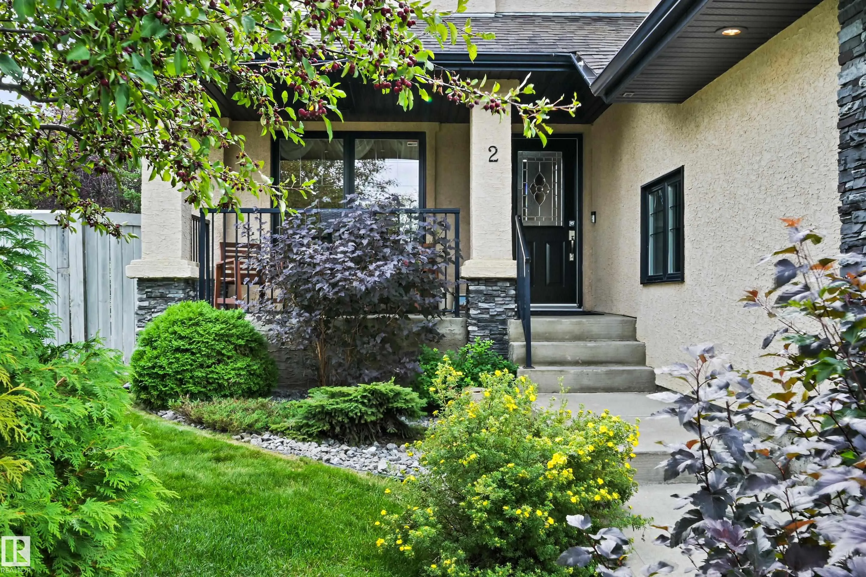 2 KINGSDALE Crescent