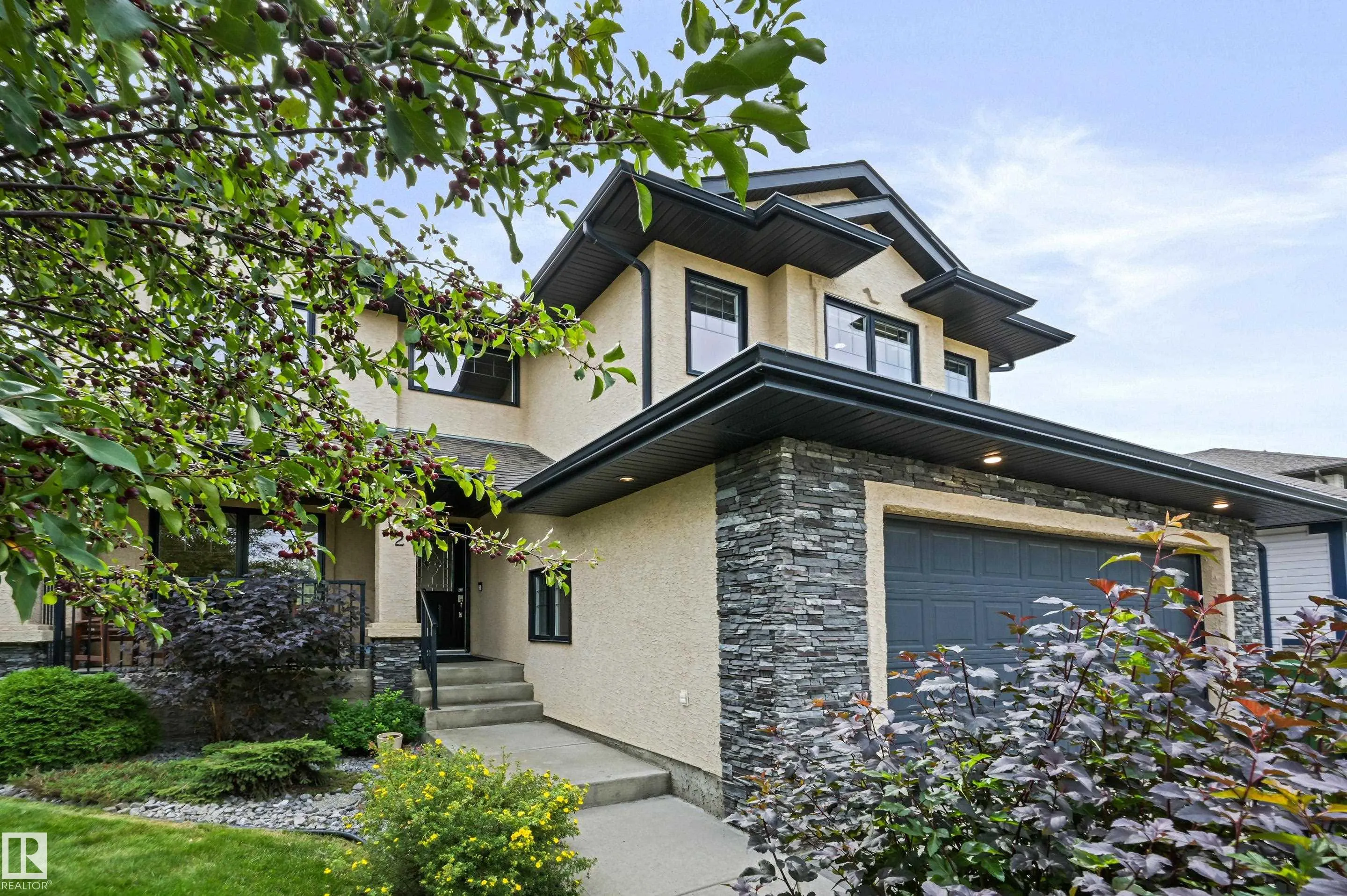 2 KINGSDALE Crescent