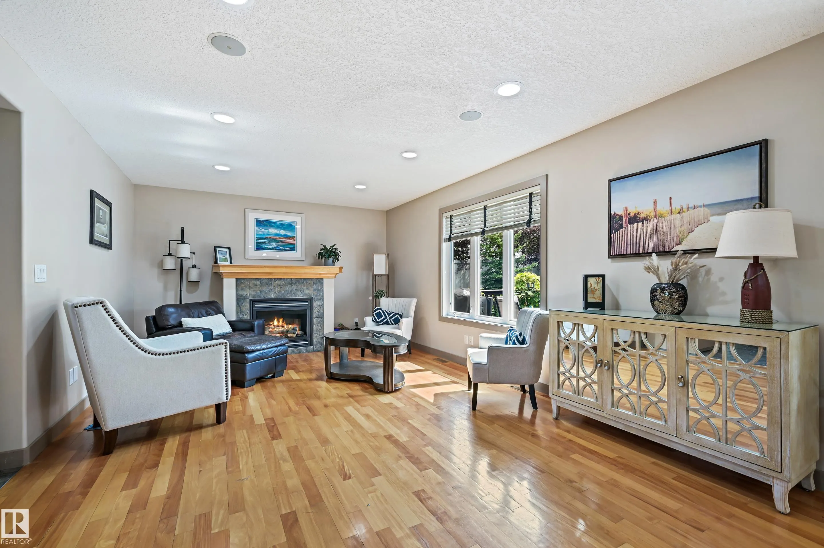 2 KINGSDALE Crescent