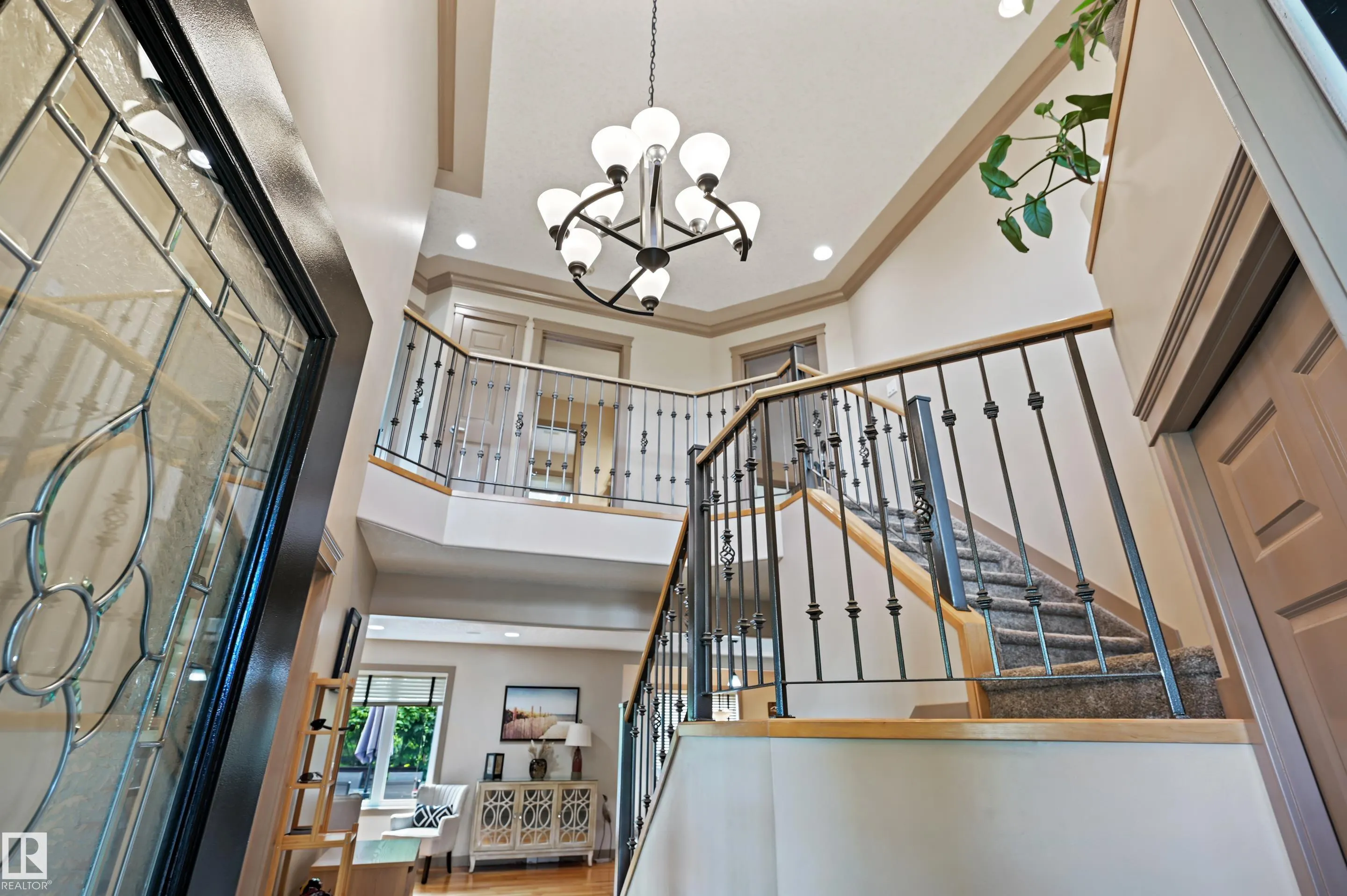2 KINGSDALE Crescent