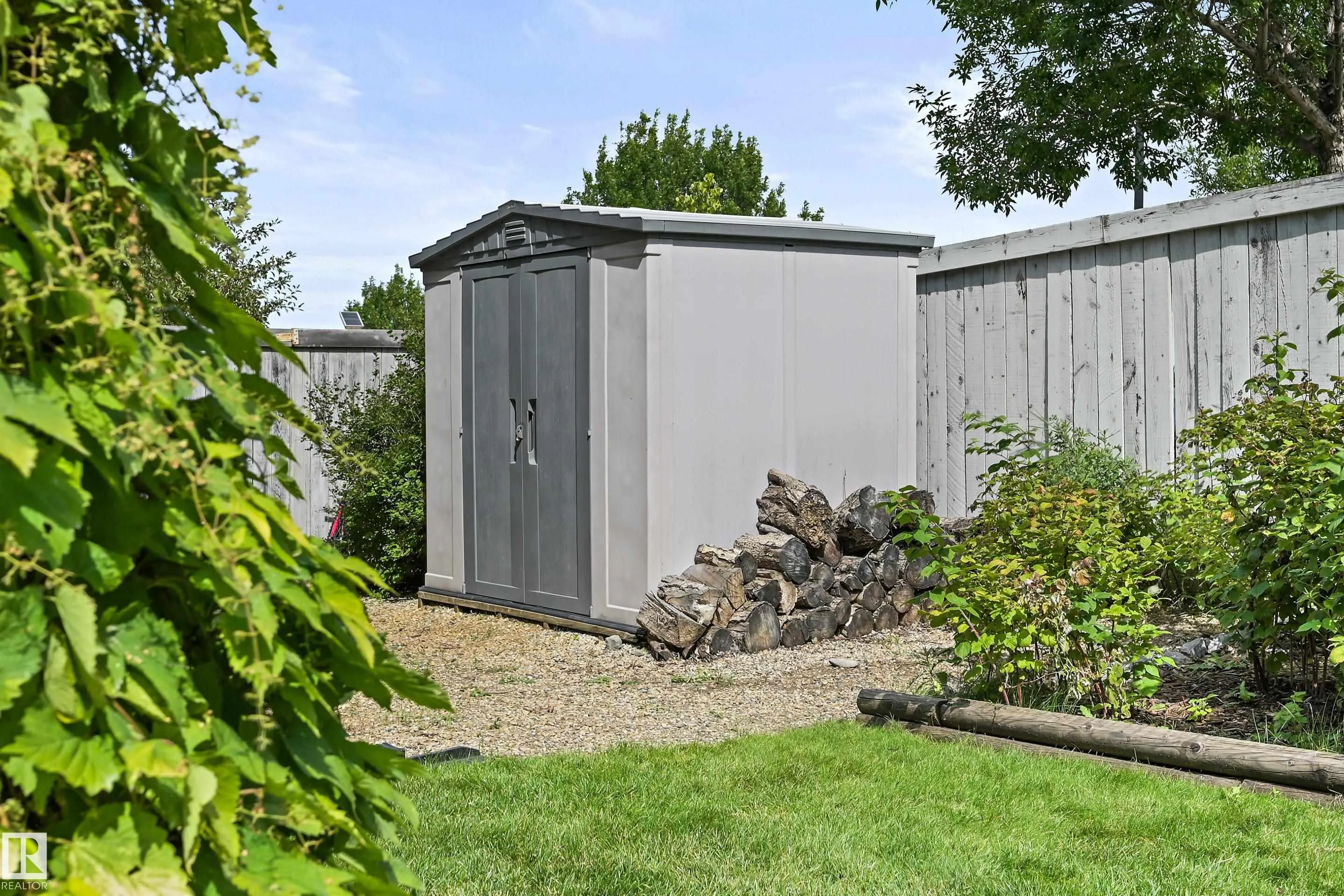 2 KINGSDALE Crescent