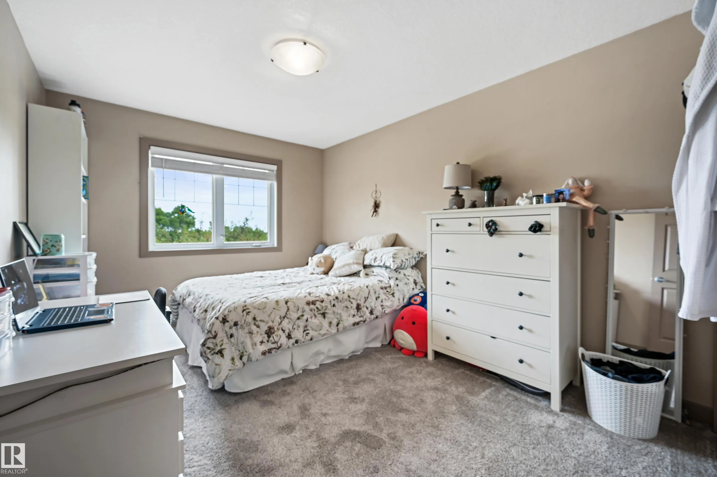 2 KINGSDALE Crescent