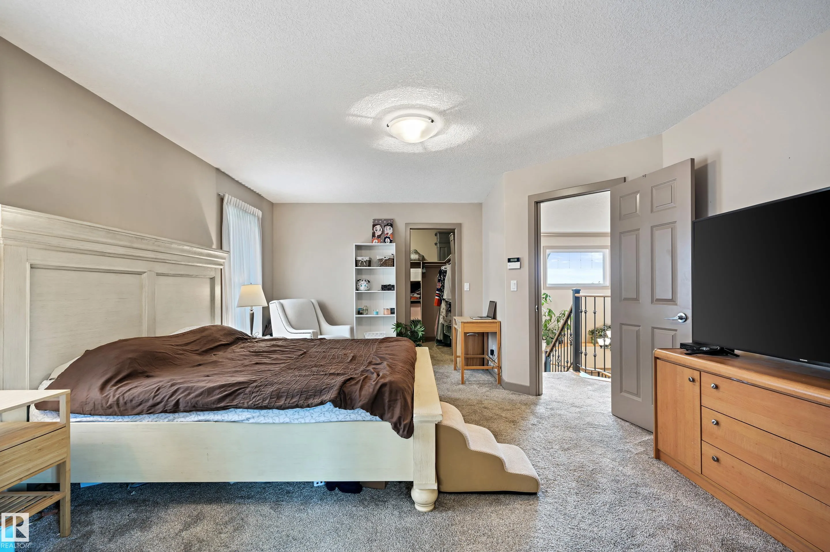 2 KINGSDALE Crescent