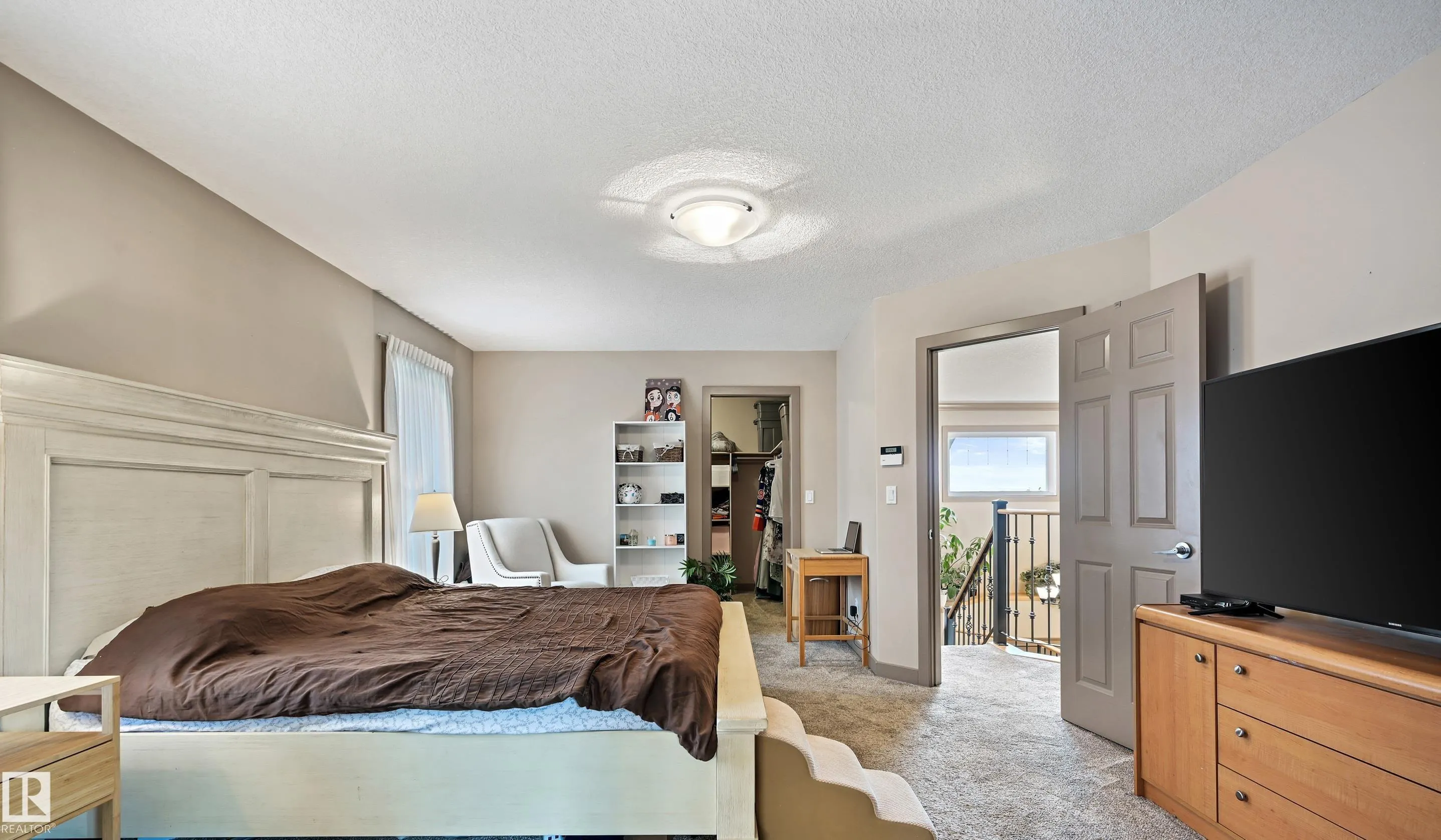 2 KINGSDALE Crescent