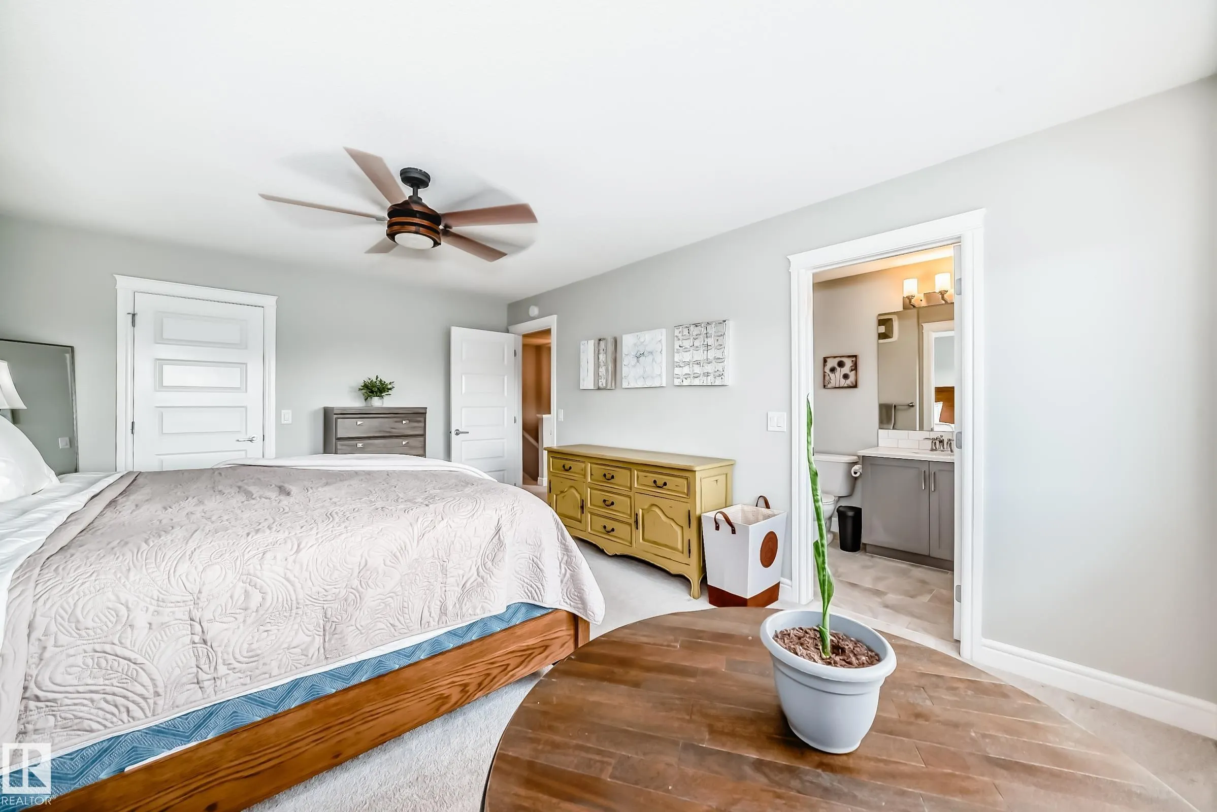 3879 ROBINS Crescent