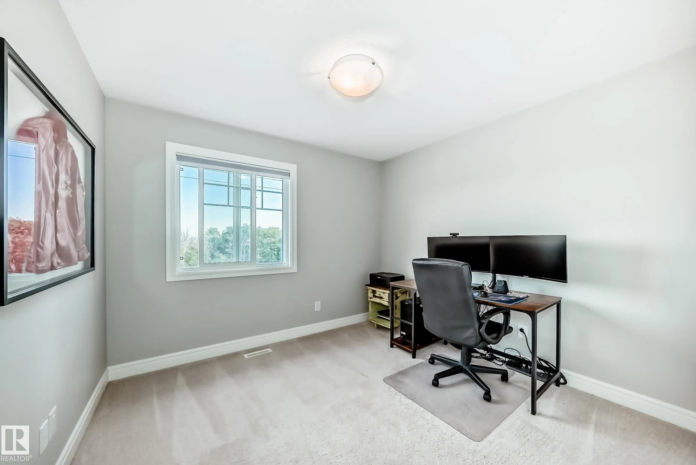 3879 ROBINS Crescent