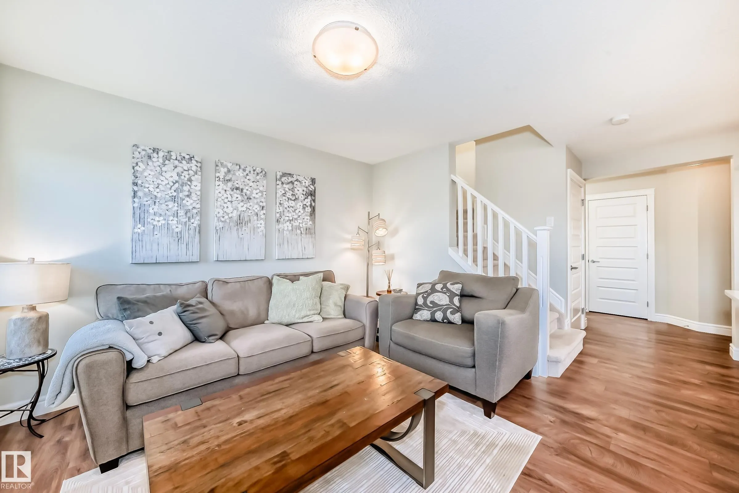3879 ROBINS Crescent