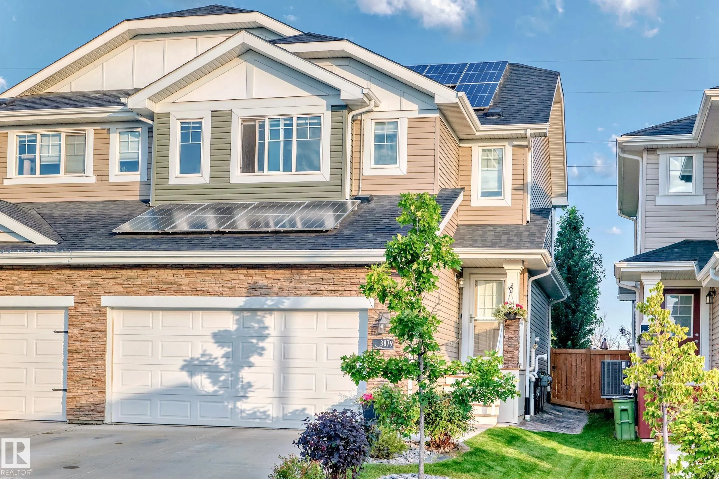3879 ROBINS Crescent