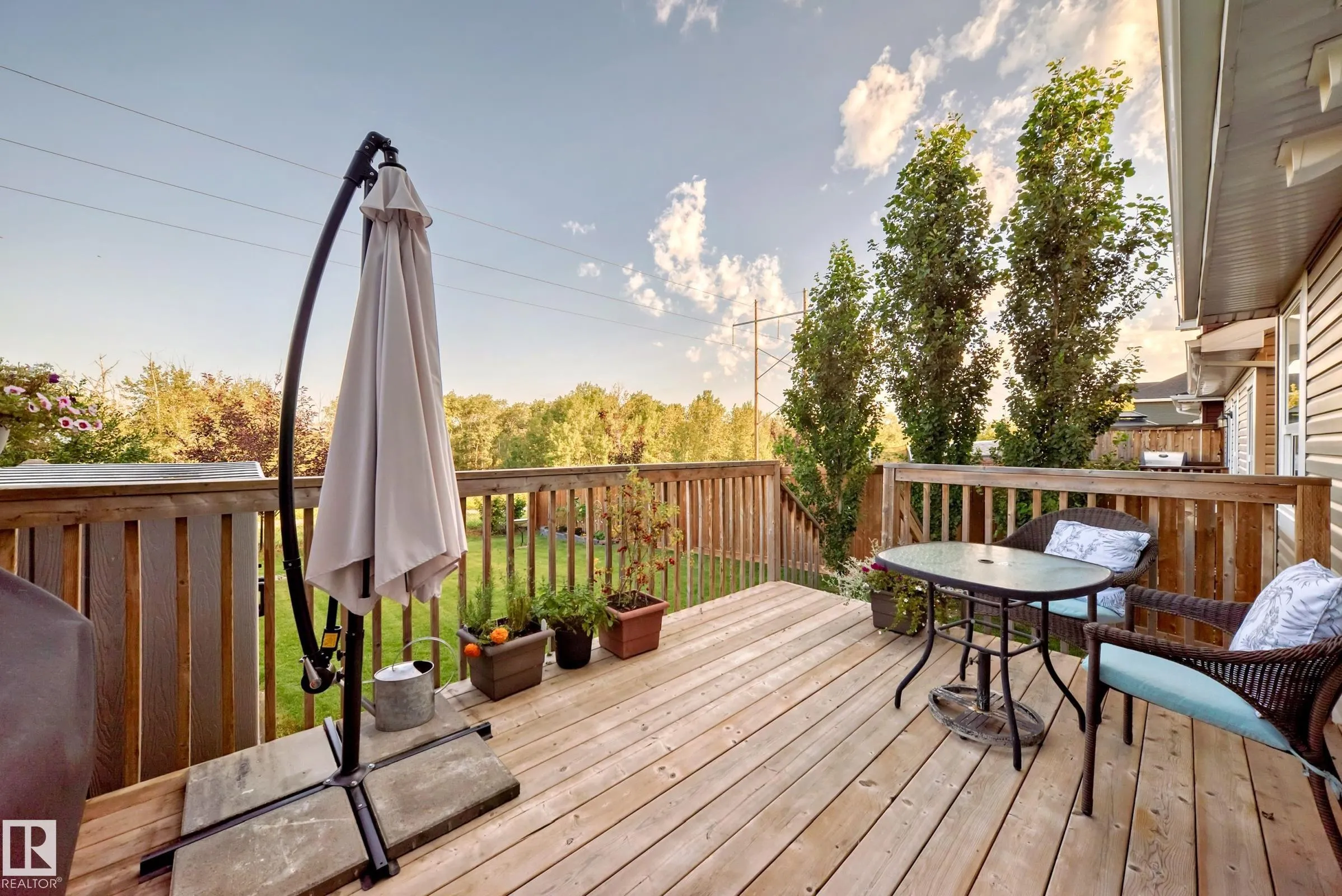 3879 ROBINS Crescent